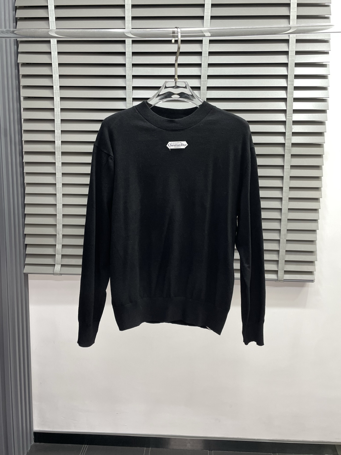 NO:531377,.Dior exclusively offers the latest fashionable sweaters. A jacket with a classic design and great appearance. It is even more difficult to pick and control. You can buy it directly. It is a high-end quality product that cannot be missed! Through the detailed pictures, you can feel its powerful aura, and the warm-concentration effect is significant, so you don’t have to worry about the chill at all! It is both fashionable and functional, and the whole style looks more luxurious and elegant! Size S-XL, Dior, Dior, Jackets & coats, Alexander wang19860909.Dior迪奥独家专供最新时尚针织衫 经典设计感与颜值爆棚的外套,品质更是无法挑剔品控可以直接入手,不容过错的高端臻品！通过细节图片便可感受到它强悍的气场,聚温保暖效果显著,完全不用担心会有一点寒意！时尚与功能性兼备,整款显得更加的奢华大气！ 尺码S-XL,,dior,dior,jackets & coats,alexander wang,Men's clothing