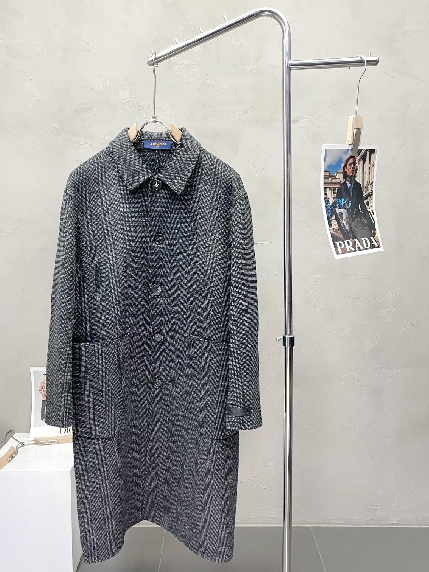 NO:538882,.Long coat - Louis Vuitton exclusively supplies new original single men's wool double-sided wool coat, long-breasted wool coat, channel special supply, high-end goods official website, counter synchronization, simple and classic hit style. Simple and neat and refreshing business, quality workmanship details can stand any form of inspection, absolutely large manufacturers produce OEM, presenting a brand new look, giving you a unique upper body experience!  All of them have undergone strict selection process, original customized buttons, simple, generous and versatile style, elegant and handsome on the upper body, and a brand new visual feeling!  Invincible appearance, the details are very good, the upper body is not picky, and the must-have model is reserved. The number of codes M-3XL, louis vuitton, louis vuitton, jackets & coats, alexander wang19860909.长款大衣-Louis Vuitton路易威登独家专供新款原单男士羊毛双面呢大衣长款排扣毛呢外套渠道特供 高端货官网柜台同步 简约经典大爆款.简洁利落又清爽商务,品质做工细节经得起任何形式检验,绝对大厂代工出品 呈现一种焕然一新,赋予你与众不同的上身体验！均经过严格的挑选工序,原版定制纽扣,简约大方百搭款 上身优雅帅气,焕然一新的即视感！品相无敌,细节都很到位,上身不挑人,必入的自留款. 码数M-3XL,,louis vuitton,louis vuitton,jackets & coats,alexander wang,Men's clothing