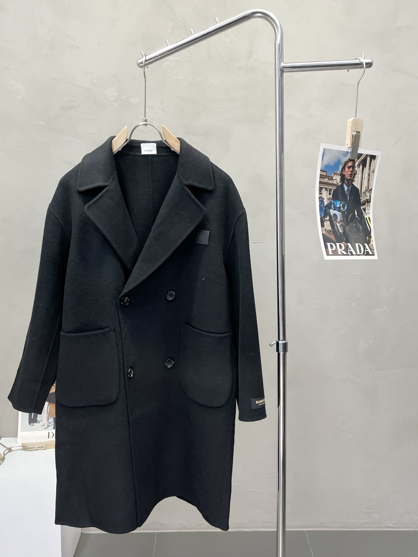 NO:531415,.Long coat - BURBERRY exclusively provides new original single men's wool double-sided wool coat, long double-breasted classic wool coat, channel special supply, high-end goods official website, counter synchronization, simple and classic hit style. Simple and neat and refreshing business, quality workmanship details can stand any form of inspection, absolutely produced by a large manufacturer, presenting a brand new look, giving you a unique upper body experience!  All of them have undergone strict selection process, original customized buttons, simple, generous and versatile style, elegant and handsome on the upper body, and a brand new visual feeling!  Invincible appearance, the details are very good, the upper body is not picky, and the must-have model is reserved. S-2XL (large), burberry, burberry, jackets & coats, alexander wang19860909.长款大衣-BURBERRY巴宝莉独家专供新款原单男士羊毛双面呢大衣长款双排扣经典毛呢外套渠道特供 高端货官网柜台同步 简约经典大爆款.简洁利落又清爽商务,品质做工细节经得起任何形式检验,绝对大厂代工出品 呈现一种焕然一新,赋予你与众不同的上身体验！均经过严格的挑选工序,原版定制纽扣,简约大方百搭款 上身优雅帅气,焕然一新的即视感！品相无敌,细节都很到位,上身不挑人,必入的自留款. 码数S-2XL（偏大）,,burberry,burberry,jackets & coats,alexander wang,Men's clothing