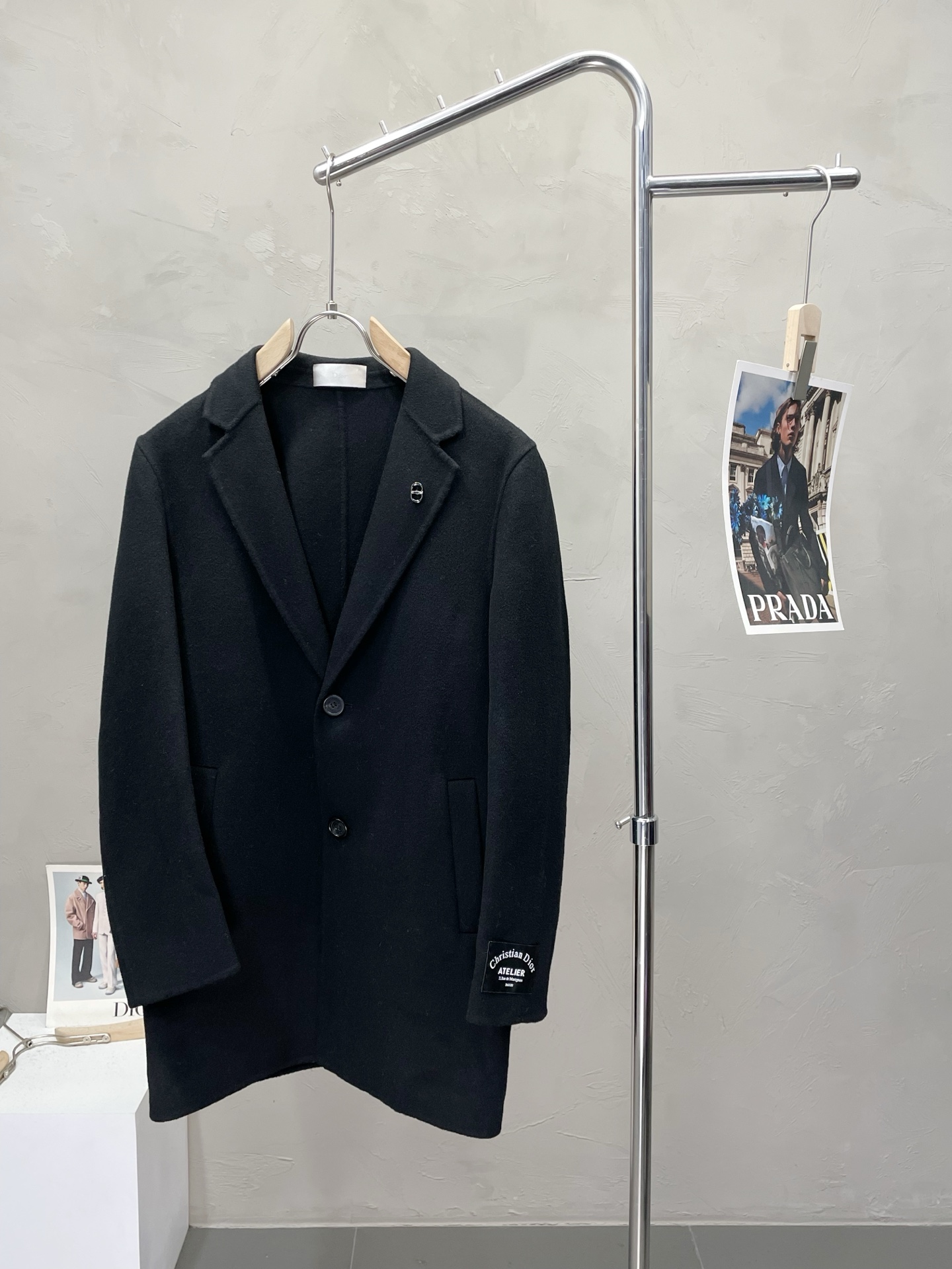 NO:537783,.Mid-length coat - Dior exclusively offers new original single men's wool double-sided wool coat, long-breasted classic wool coat, channel special supply, high-end goods official website, counter synchronization, simple and classic hit style. Simple and neat and refreshing business, the quality workmanship details can stand any form of inspection, absolutely produced by a large manufacturer, presenting a brand new look, giving you a unique upper body experience!  All of them have undergone strict selection process, original customized buttons, simple, generous and versatile style, elegant and handsome on the upper body, and a brand new visual feeling!  Invincible appearance, the details are very good, and the upper body is not picky, and you must buy your own model. The number of codes M-4XL, dior, dior, jackets & coats, alexander wang19860909.中长款大衣- Dior迪奥独家专供新款原单男士羊毛双面呢大衣长款排扣经典毛呢外套渠道特供 高端货官网柜台同步 简约经典大爆款.简洁利落又清爽商务,品质做工细节经得起任何形式检验,绝对大厂代工出品 呈现一种焕然一新,赋予你与众不同的上身体验！均经过严格的挑选工序,原版定制纽扣,简约大方百搭款 上身优雅帅气,焕然一新的即视感！品相无敌,细节都很到位,上身不挑人,必入的自留款. 码数M-4XL,,dior,dior,jackets & coats,alexander wang,Men's clothing