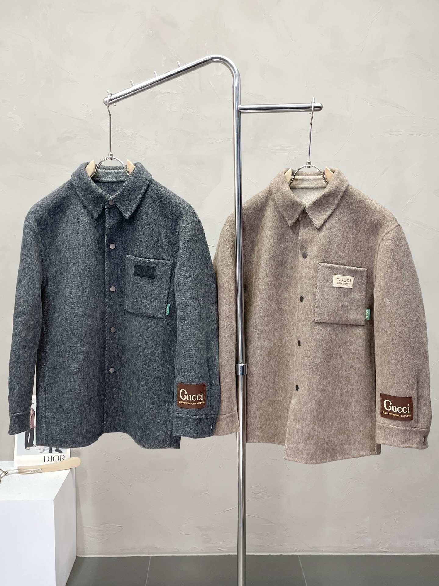 NO:540848,.Short coat - Gucci exclusively provides new original single men's wool double-sided wool jackets, short-breasted classic wool jackets, channels and special supply, high-end goods official website, counter synchronization, old money style, simple and classic hit style. Simple and neat and refreshing business, the quality workmanship details can stand any form of inspection, absolutely large manufacturers produce OEM, presenting a brand new look, giving you a unique upper body experience!  All of them have undergone strict selection process, original customized buttons, simple, generous and versatile style, elegant and handsome on the upper body, and a brand new visual feeling!  Invincible appearance, the details are very good, and the upper body is not picky, and you must buy your own model. The number of code M-3XL (most half the size), gucci, gucci, jackets & coats, alexander wang19860909.短款大衣- Gucci古驰独家专供新款原单男士羊毛双面呢外套短款排扣经典毛呢外套渠道特供 高端货官网柜台同步 老钱风格 简约经典大爆款.简洁利落又清爽商务,品质做工细节经得起任何形式检验,绝对大厂代工出品 呈现一种焕然一新,赋予你与众不同的上身体验！均经过严格的挑选工序,原版定制纽扣,简约大方百搭款 上身优雅帅气,焕然一新的即视感！品相无敌,细节都很到位,上身不挑人,必入的自留款. 码数M-3XL（偏大半码）,,gucci,gucci,jackets & coats,alexander wang,Men's clothing