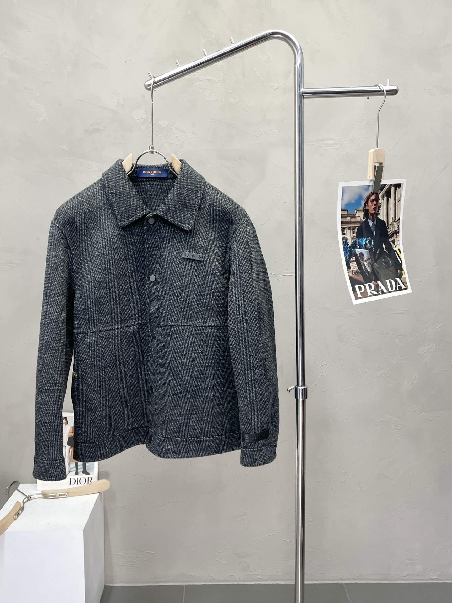 NO:531407,.Short coat - Louis Vuitton exclusively offers new original single men's wool double-sided wool jackets, short-breasted classic wool jackets, channels and special supply, high-end goods official website, counter synchronization, old money style, simple and classic hit style. Simple and neat and refreshing business, the quality workmanship details can stand any form of inspection, absolutely large manufacturers produce OEM, presenting a brand new look, giving you a unique upper body experience!  All of them have undergone strict selection process, original customized buttons, simple, generous and versatile style, elegant and handsome on the upper body, and a brand new visual feeling!  Invincible appearance, the details are very good, the upper body is not picky, and the must-have model is reserved. The number of codes M-3XL, louis vuitton, louis vuitton, jackets & coats, alexander wang19860909.短款大衣-Louis Vuitton路易威登独家专供新款原单男士羊毛双面呢外套短款排扣经典毛呢外套渠道特供 高端货官网柜台同步 老钱风格 简约经典大爆款.简洁利落又清爽商务,品质做工细节经得起任何形式检验,绝对大厂代工出品 呈现一种焕然一新,赋予你与众不同的上身体验！均经过严格的挑选工序,原版定制纽扣,简约大方百搭款 上身优雅帅气,焕然一新的即视感！品相无敌,细节都很到位,上身不挑人,必入的自留款. 码数M-3XL,,louis vuitton,louis vuitton,jackets & coats,alexander wang,Men's clothing