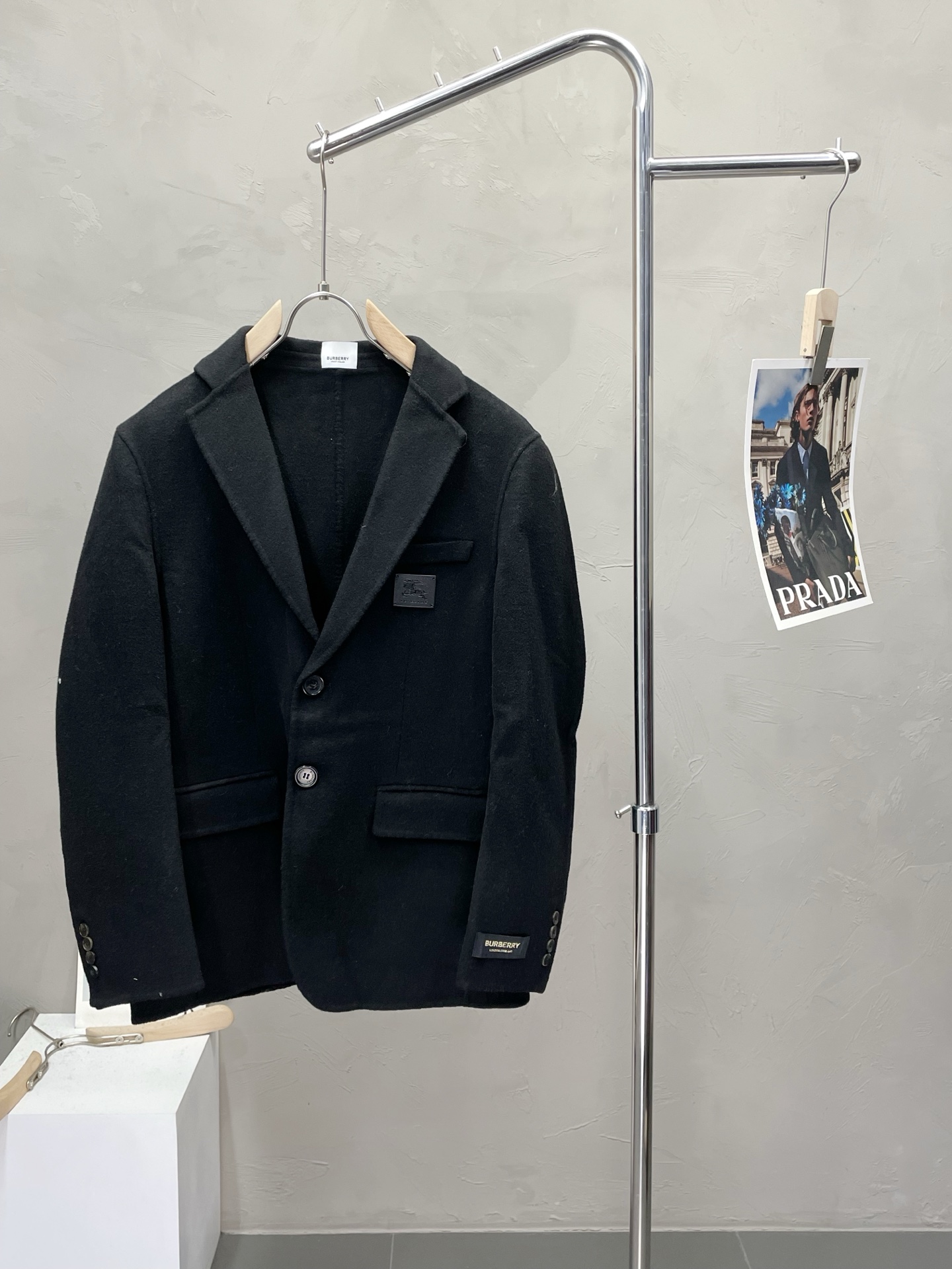 NO:531409,.Short coat - BURBERRY exclusively provides the new original single men's wool double-sided wool jacket with short-breasted classic wool jacket, channel special supply, high-end goods official website, counter synchronization, old money style, simple and classic hit style. Simple and neat and refreshing business, the quality workmanship details can stand any form of inspection, absolutely large manufacturers produce OEM, presenting a brand new look, giving you a unique upper body experience!  All of them have undergone strict selection process, original customized buttons, simple, generous and versatile style, elegant and handsome on the upper body, and a brand new visual feeling!  Invincible appearance, the details are very good, the upper body is not picky, and the must-have model is reserved. The number of code M-4XL (slim fit), burberry, burberry, jackets & coats, alexander wang19860909.短款大衣-BURBERRY巴宝莉独家专供新款原单男士羊毛双面呢外套短款排扣经典毛呢外套渠道特供 高端货官网柜台同步 老钱风格 简约经典大爆款.简洁利落又清爽商务,品质做工细节经得起任何形式检验,绝对大厂代工出品 呈现一种焕然一新,赋予你与众不同的上身体验！均经过严格的挑选工序,原版定制纽扣,简约大方百搭款 上身优雅帅气,焕然一新的即视感！品相无敌,细节都很到位,上身不挑人,必入的自留款. 码数M-4XL（修身）,,burberry,burberry,jackets & coats,alexander wang,Men's clothing