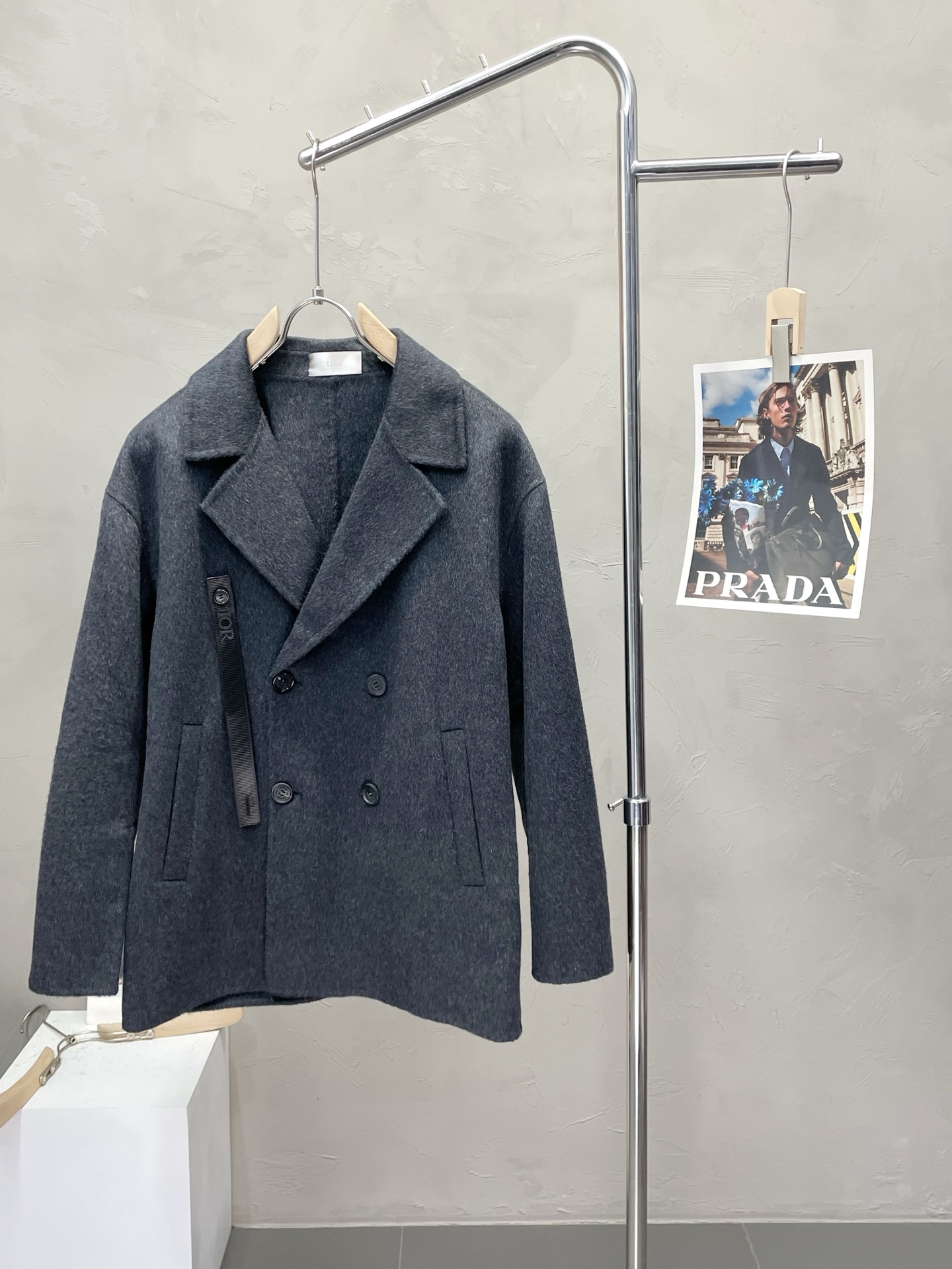 NO:538864,.Short coat - Dior exclusively offers new original single men's wool double-sided wool jackets, short double-breasted classic wool jackets, channels and special supply, high-end goods official website, counter synchronization, old money style, simple and classic hit style. Simple and neat and refreshing business, the quality workmanship details can stand any form of inspection, absolutely large manufacturers produce OEM, presenting a brand new look, giving you a unique upper body experience!  All of them have undergone strict selection process, original customized buttons, simple, generous and versatile style, elegant and handsome on the upper body, and a brand new visual feeling!  Invincible appearance, the details are very good, and the upper body is not picky, and you must buy your own model. S-2XL (large), dior, dior, jackets & coats, alexander wang19860909.短款大衣- Dior迪奥独家专供新款原单男士羊毛双面呢外套短款双排扣经典毛呢外套渠道特供 高端货官网柜台同步 老钱风格 简约经典大爆款.简洁利落又清爽商务,品质做工细节经得起任何形式检验,绝对大厂代工出品 呈现一种焕然一新,赋予你与众不同的上身体验！均经过严格的挑选工序,原版定制纽扣,简约大方百搭款 上身优雅帅气,焕然一新的即视感！品相无敌,细节都很到位,上身不挑人,必入的自留款. 码数S-2XL(偏大),,dior,dior,jackets & coats,alexander wang,Men's clothing