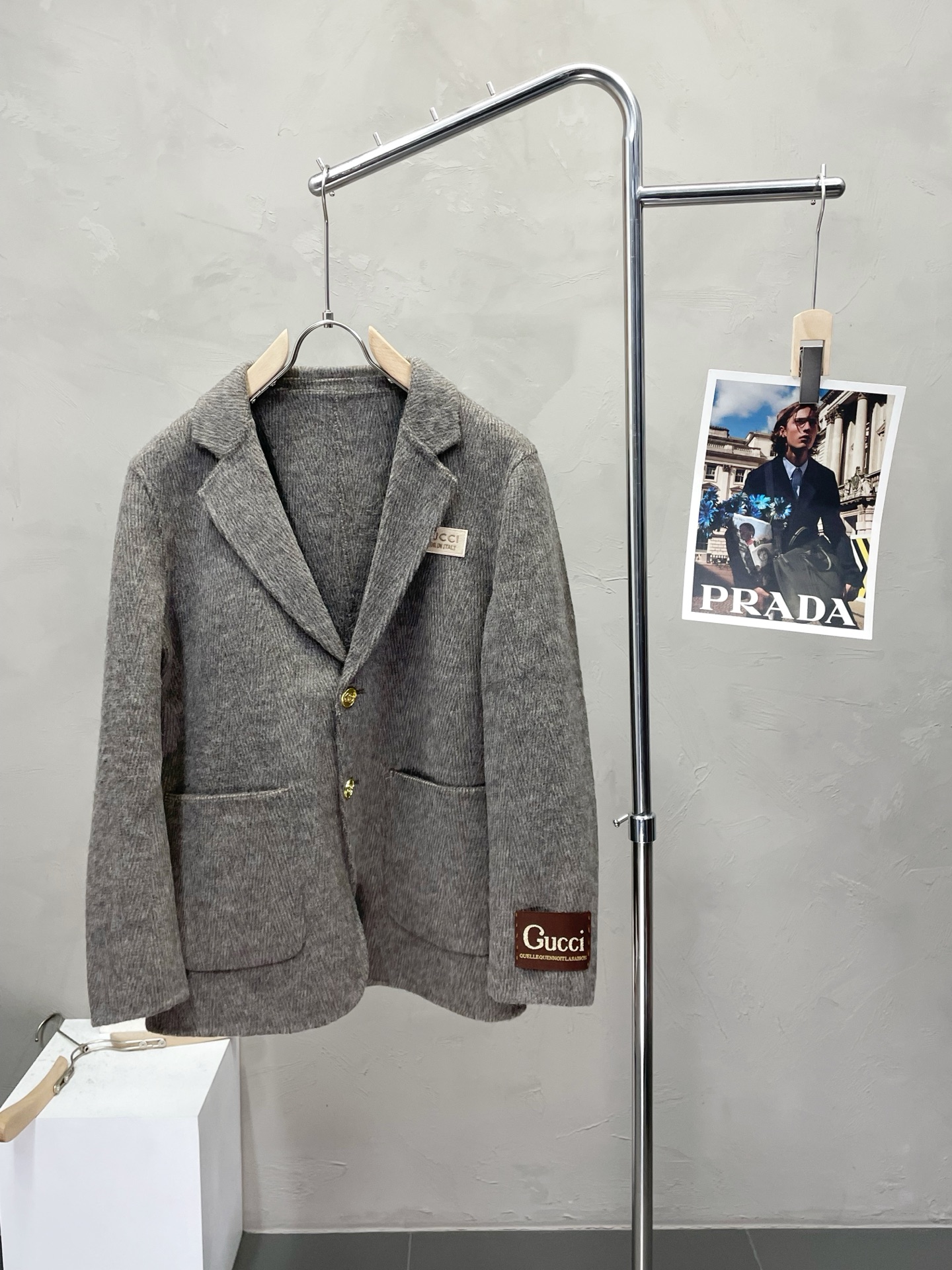 NO:573416,.Short coat - Gucci exclusively supplies the new original men's double-sided woolen coat. Short-breasted classic woolen coat. Special channel supply. High-end goods official website counter synchronization. Old money style. Simple classic popular style. Simple, neat and refreshing business. The quality workmanship details can withstand any form of inspection. It is definitely produced by a major factory. It presents a brand new look and gives you a unique upper body experience!  All have gone through a strict selection process, original custom-made buttons, simple, elegant and versatile styles. The upper body is elegant and handsome, giving you a brand new sense of sight!  The appearance is incomparable, the details are in place, the upper body is not picky, a must-have for yourself. Size M-3XL (slim fit),, gucci, gucci, jackets & coats, alexander wang19860909.短款大衣- Gucci古驰独家专供新款原单男士羊毛双面呢外套短款排扣经典毛呢外套渠道特供 高端货官网柜台同步 老钱风格 简约经典大爆款.简洁利落又清爽商务,品质做工细节经得起任何形式检验,绝对大厂代工出品 呈现一种焕然一新,赋予你与众不同的上身体验！均经过严格的挑选工序,原版定制纽扣,简约大方百搭款 上身优雅帅气,焕然一新的即视感！品相无敌,细节都很到位,上身不挑人,必入的自留款. 码数M-3XL（修身）,,gucci,gucci,jackets & coats,alexander wang,Men's clothing