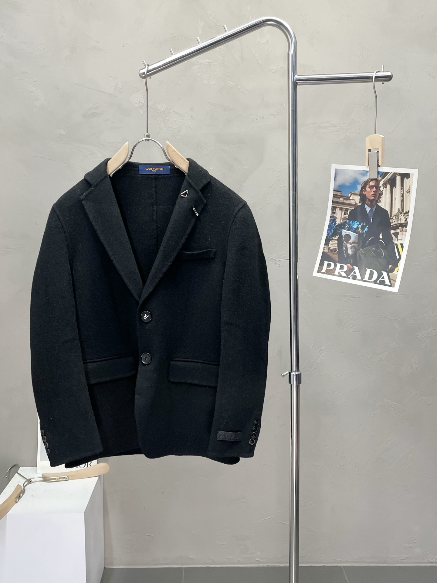 NO:537771,.Short coat - Louis Vuitton exclusively offers new original single men's wool double-sided wool jackets, short-breasted classic wool jackets, channels and special supply, high-end goods official website, counter synchronization, old money style, simple and classic hit style. Simple and neat and refreshing business, the quality workmanship details can stand any form of inspection, absolutely large manufacturers produce OEM, presenting a brand new look, giving you a unique upper body experience!  All of them have undergone strict selection process, original customized buttons, simple, generous and versatile style, elegant and handsome on the upper body, and a brand new visual feeling!  Invincible appearance, the details are very good, the upper body is not picky, and the must-have model is reserved. The number of code M-4XL (slim fit), louis vuitton, louis vuitton, jackets & coats, alexander wang19860909.短款大衣-Louis Vuitton路易威登独家专供新款原单男士羊毛双面呢外套短款排扣经典毛呢外套渠道特供 高端货官网柜台同步 老钱风格 简约经典大爆款.简洁利落又清爽商务,品质做工细节经得起任何形式检验,绝对大厂代工出品 呈现一种焕然一新,赋予你与众不同的上身体验！均经过严格的挑选工序,原版定制纽扣,简约大方百搭款 上身优雅帅气,焕然一新的即视感！品相无敌,细节都很到位,上身不挑人,必入的自留款. 码数M-4XL（修身）,,louis vuitton,louis vuitton,jackets & coats,alexander wang,Men's clothing