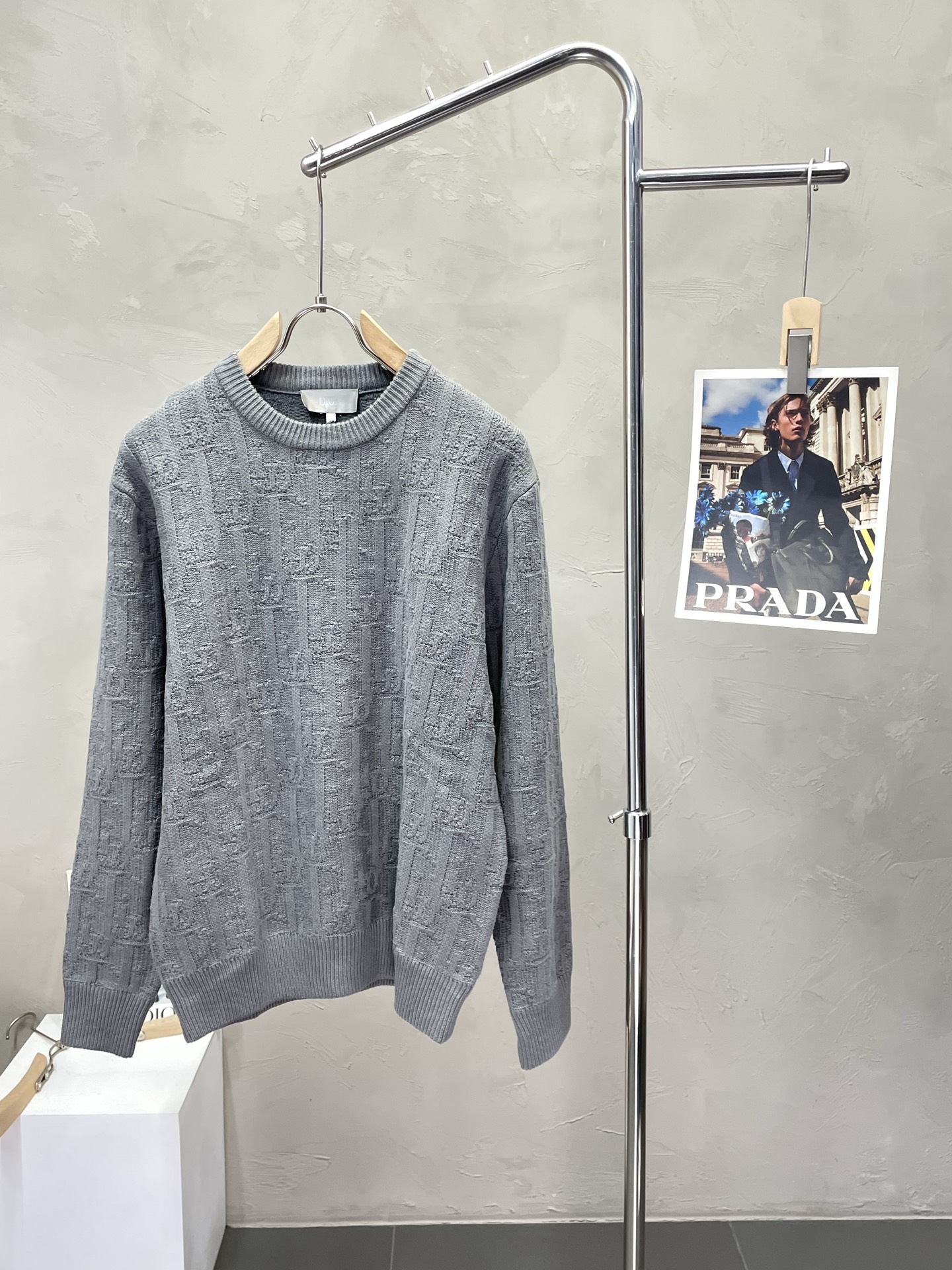 NO:537776,.Dior exclusively offers the latest fashionable pullover sweaters. Classic design and super-looking jackets. The quality is even more unscrupulous. You can buy it directly. You can’t get it wrong! Through the detailed pictures, you can feel its powerful aura, and the warm-concentration effect is significant, so you don’t have to worry about the chill at all! It is both fashionable and functional, and the whole style looks more luxurious and elegant! Size S-XL, Dior, Dior, Jackets & coats, Sweaters, Alexander wang19860909.Dior迪奥独家专供最新时尚套头毛衣 经典设计与颜值爆棚的外套,品质更是无法挑剔品控可以直接入手,不容过错的高端臻品！通过细节图片便可感受到它强悍的气场,聚温保暖效果显著,完全不用担心会有一点寒意！时尚与功能性兼备,整款显得更加的奢华大气！ 尺码S-XL,,dior,dior,jackets & coats,sweaters,alexander wang,Men's clothing