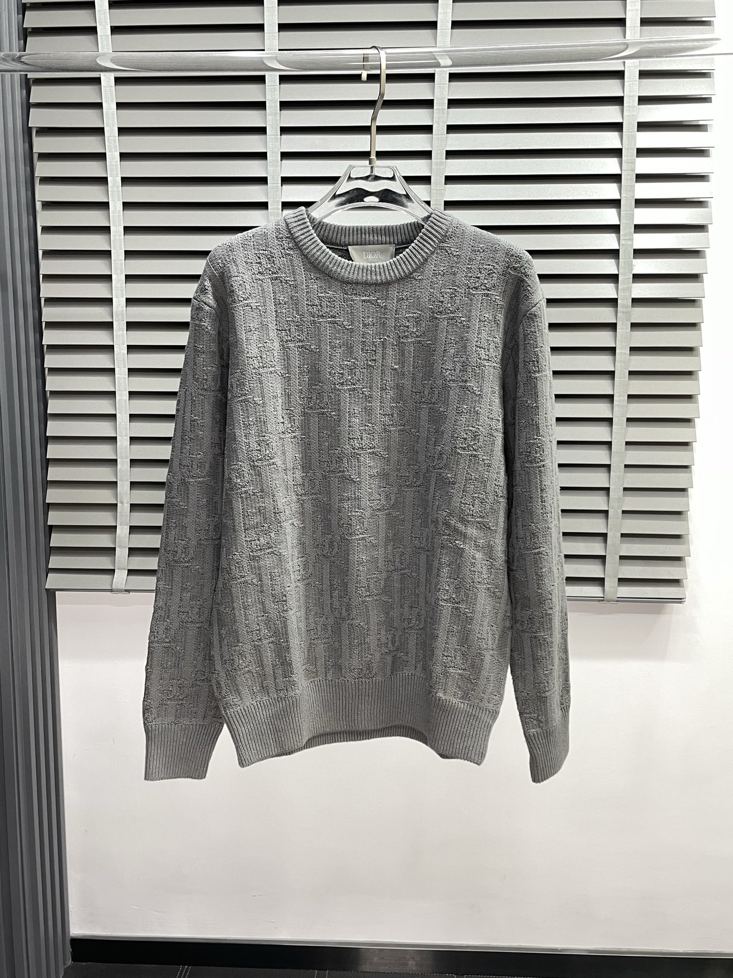 NO:531383,.Dior exclusively offers the latest fashionable pullover sweaters. Classic design and super-looking jackets. The quality is even more unscrupulous. You can buy it directly. You can’t get it wrong! Through the detailed pictures, you can feel its powerful aura, and the warm-concentration effect is significant, so you don’t have to worry about the chill at all! It is both fashionable and functional, and the whole style looks more luxurious and elegant! Size S-XL, Dior, Dior, Jackets & coats, Sweaters, Alexander wang19860909.Dior迪奥独家专供最新时尚套头毛衣 经典设计与颜值爆棚的外套,品质更是无法挑剔品控可以直接入手,不容过错的高端臻品！通过细节图片便可感受到它强悍的气场,聚温保暖效果显著,完全不用担心会有一点寒意！时尚与功能性兼备,整款显得更加的奢华大气！ 尺码S-XL,,dior,dior,jackets & coats,sweaters,alexander wang,Men's clothing