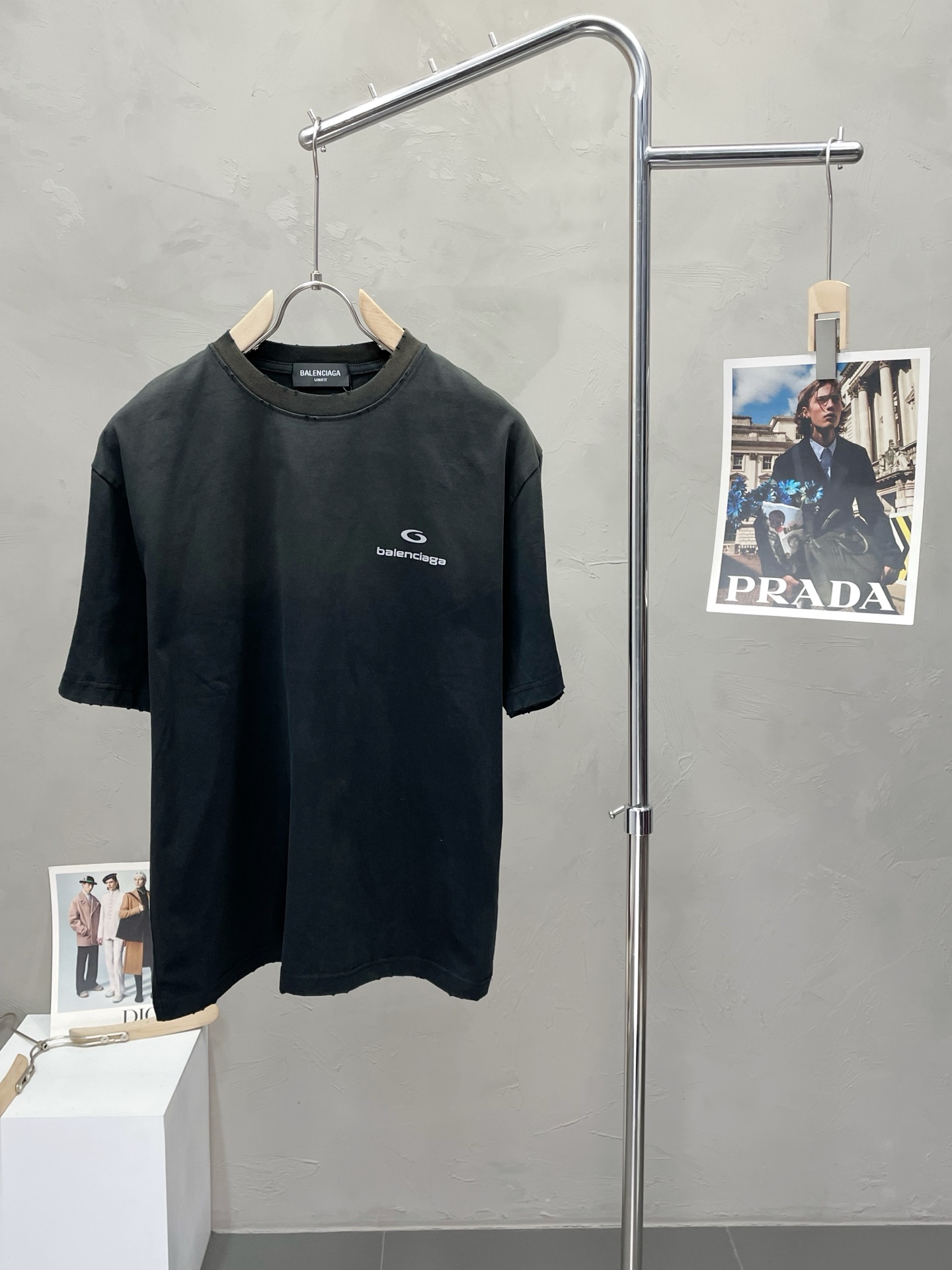 NO:529460,.Balenciaga exclusively offers new original single men's casual spring and summer short sleeves, high-end customization, high-end version, fashionable and versatile imported fabric, super soft and delicate, skin-friendly and comfortable to wear, high-end boutique, OEM, fine-made top body, very good, men's essential items, three standards, code M-2XL,,balenciaga,balenciaga,T-shirt,alexander wang19860909.Balenciaga巴黎世家独家专供新款原单男士休闲春夏短袖 高端定制 高端版本 时尚百搭爆款进口面料 手感超柔软细腻 穿着亲肤舒适 高端精品 代工厂精细做上身非常赞 男士必备单品 三标齐全 码数M-2XL,,balenciaga,balenciaga,T-shirt,alexander wang,Men's clothing