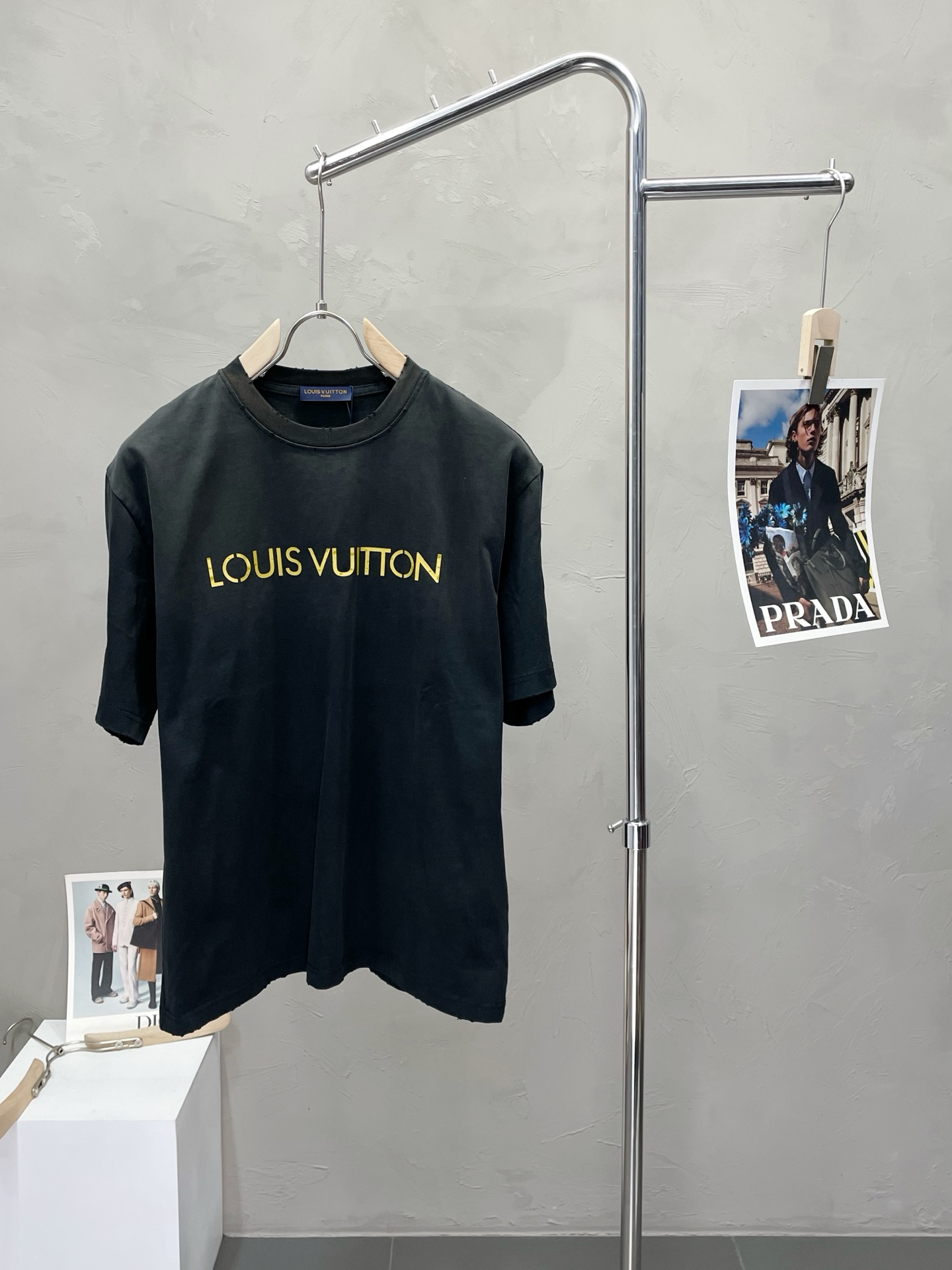 NO:529442,.Louis Vuitton exclusively offers new original single men's casual spring and summer short sleeves, high-end customization, high-end version, fashionable and versatile imported fabric, super soft and delicate, skin-friendly and comfortable to wear, high-end boutique, OEM, fine-made top body, very good, men's essential items, three standards, complete code M-2XL,,louis vuitton,louis vuitton,T-shirt,alexander wang19860909.Louis Vuitton路易威登独家专供新款原单男士休闲春夏短袖 高端定制 高端版本 时尚百搭爆款进口面料 手感超柔软细腻 穿着亲肤舒适 高端精品 代工厂精细做上身非常赞 男士必备单品 三标齐全 码数M-2XL,,louis vuitton,louis vuitton,T-shirt,alexander wang,Men's clothing