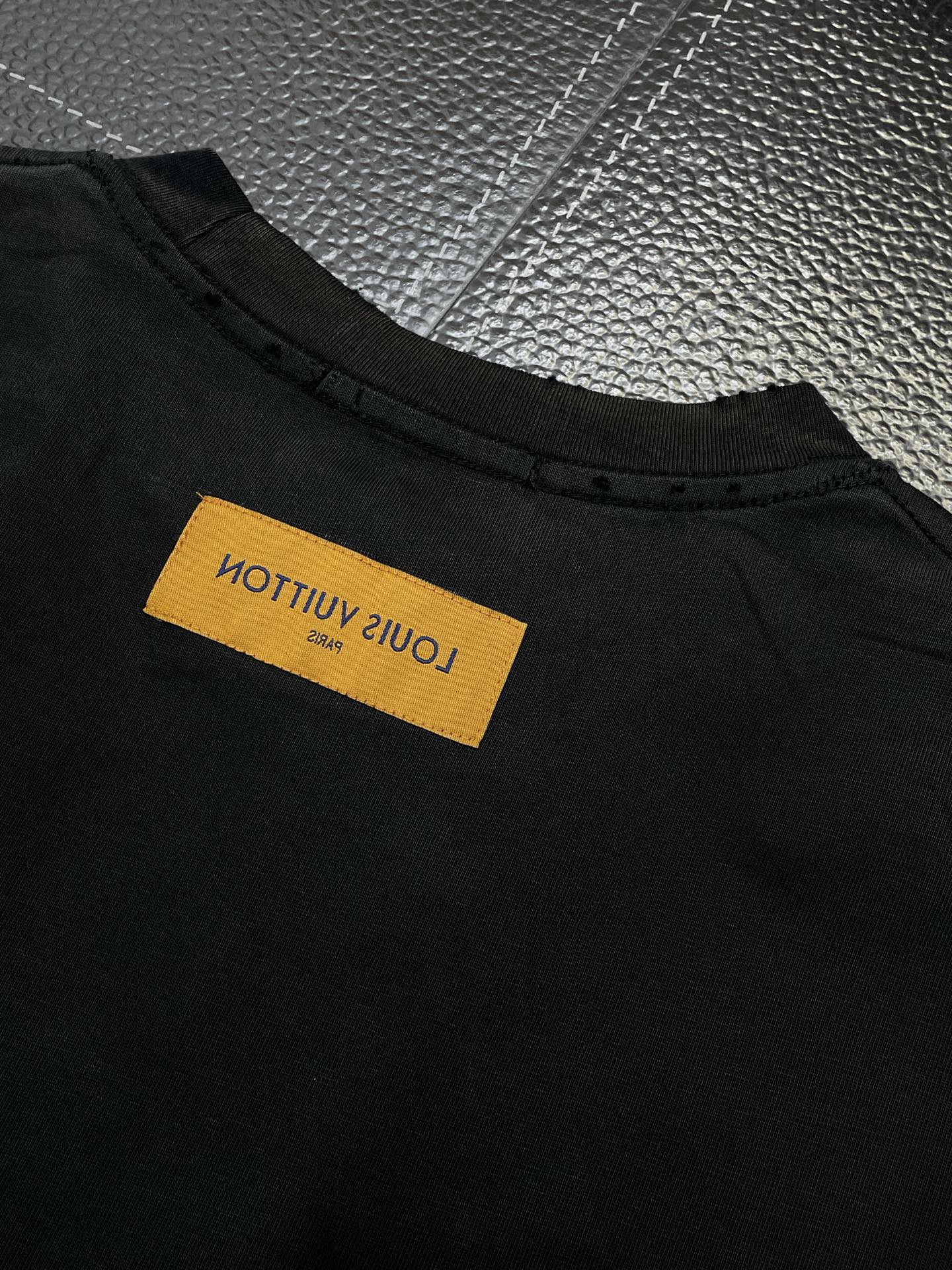 。Louis Vuitton路易威登💥独家专供新款原单男士休闲春夏短袖 高端定制 高端版本 时尚百搭爆款