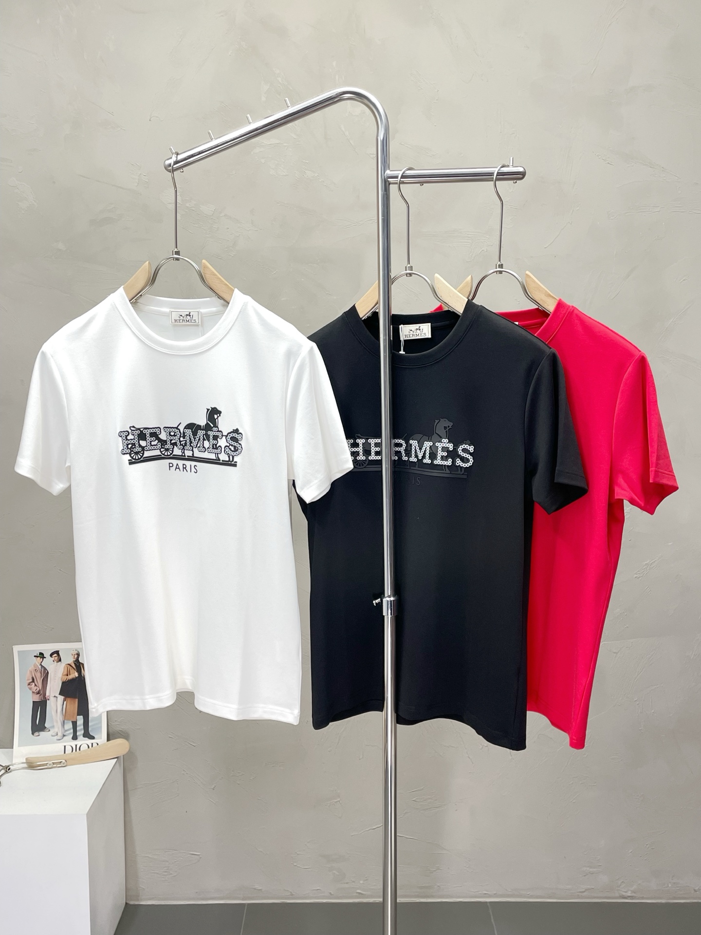 NO:531352,.Hermès exclusively offers new original single men's casual short sleeves, high-end customization, high-end version, fashionable and versatile imported fabric, super soft and delicate, skin-friendly and comfortable to wear, high-end boutique, OEM factory fine-made top body, very good men's essential items, three standards, code M-3XL,, hermes, hermes, T-shirt, alexander wang19860909.Hermès爱马仕独家专供新款原单男士休闲短袖 高端定制 高端版本 时尚百搭爆款进口面料 手感超柔软细腻 穿着亲肤舒适 高端精品 代工厂精细做上身非常赞 男士必备单品 三标齐全 码数M-3XL,,hermes,hermes,T-shirt,alexander wang,Men's clothing