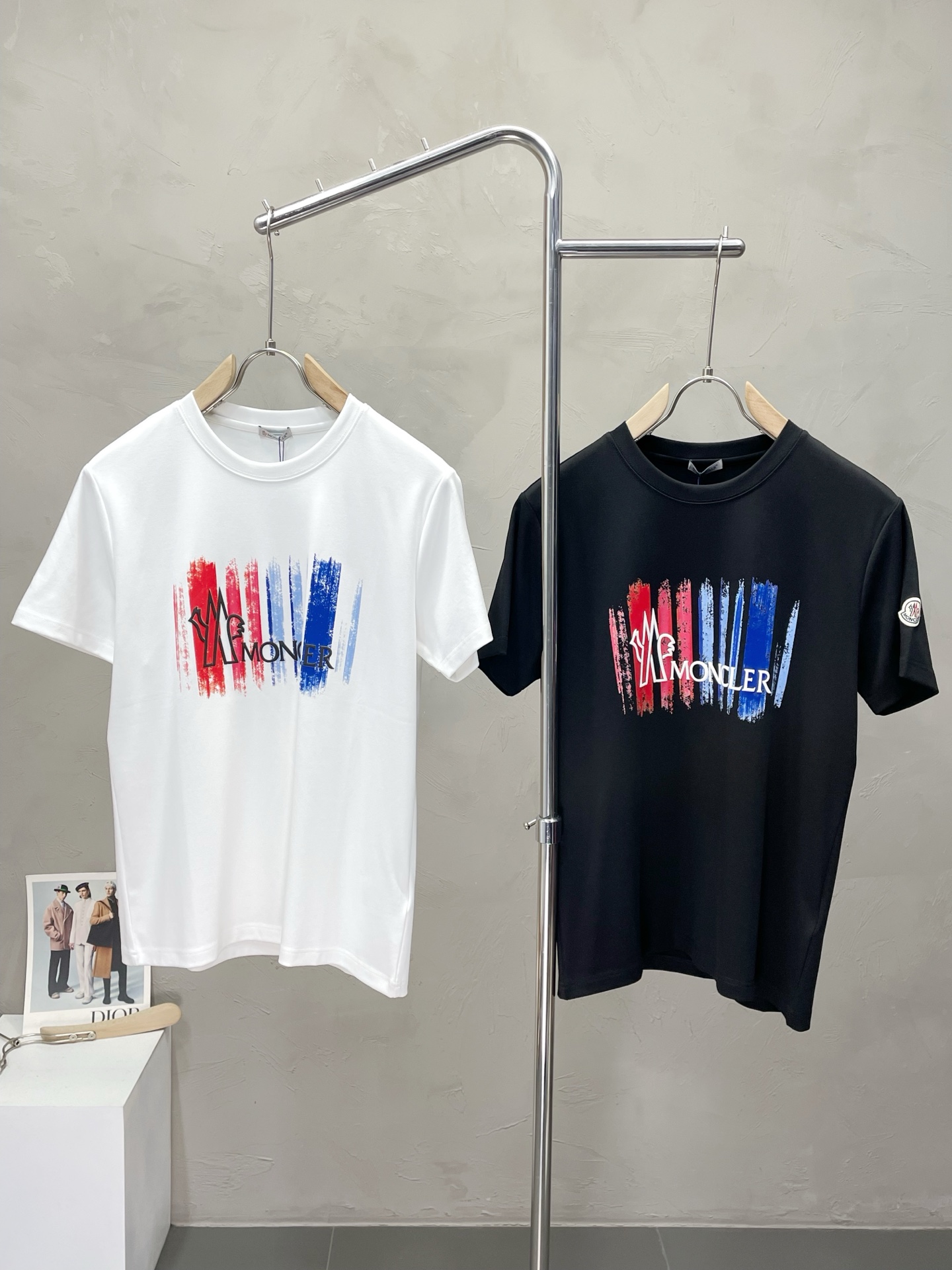 NO:537806,.Moncler mask exclusively provides new original single men's casual short sleeves, high-end customization, high-end version, fashionable and versatile imported fabric, super soft and delicate, skin-friendly and comfortable to wear, high-end boutique, OEM factory fine-made top body, very good men's essential items, three standards, code M-3XL,,Moncler, T-shirt, alexander wang19860909.Moncler蒙口独家专供新款原单男士休闲短袖 高端定制 高端版本 时尚百搭爆款进口面料 手感超柔软细腻 穿着亲肤舒适 高端精品 代工厂精细做上身非常赞 男士必备单品 三标齐全 码数M-3XL,,Moncler,T-shirt,alexander wang,Men's clothing