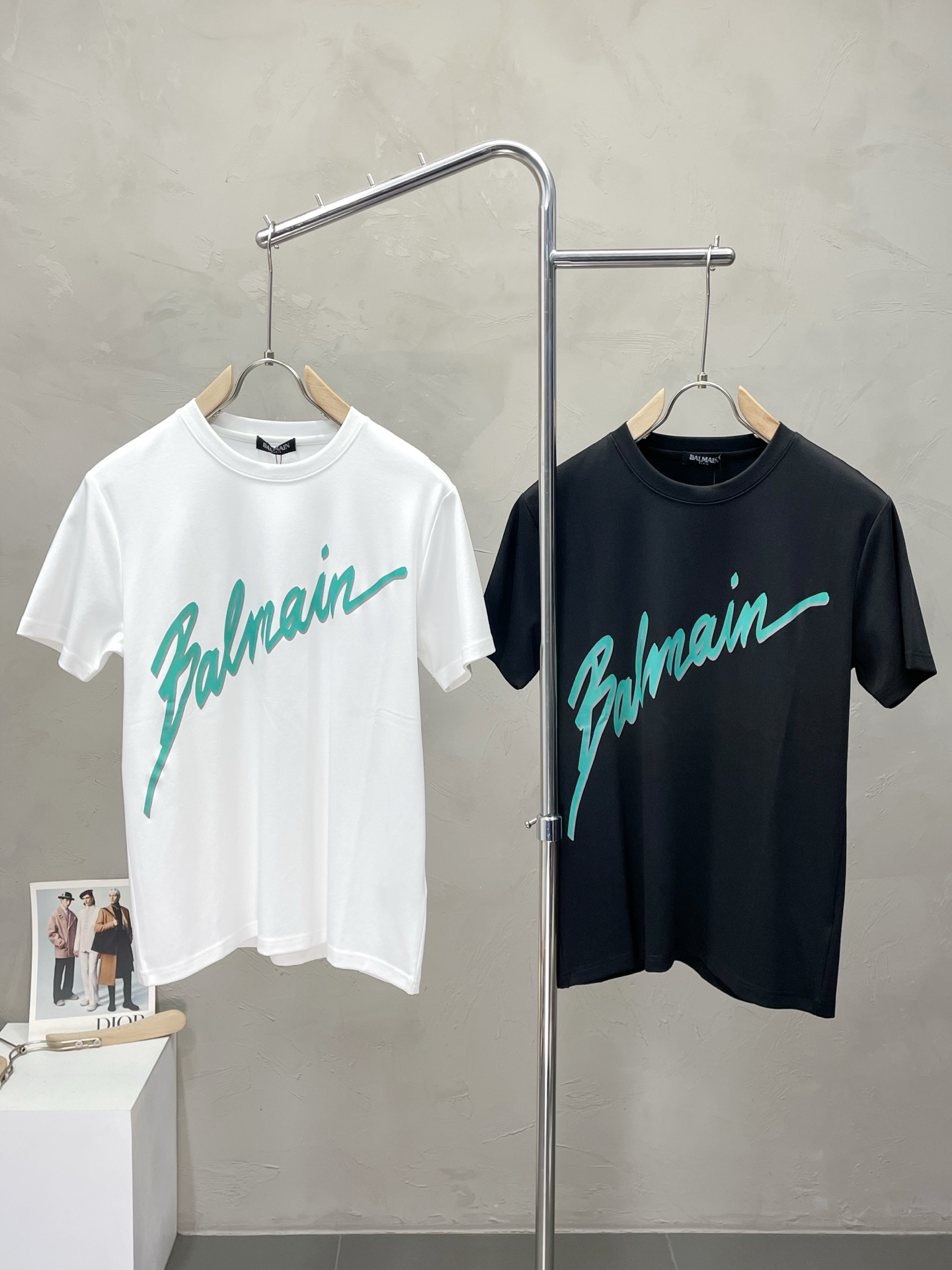 NO:537808,.BALMAIN exclusively offers new original single men's casual short sleeves, high-end customization, high-end version, fashionable and versatile imported fabric, super soft and delicate, skin-friendly and comfortable to wear, high-end boutique, OEM, fine production, very good for the upper body, men's essential items, complete three standards, M-3XL, balmain, balmain, T-shirt, alexander wang19860909.BALMAIN巴尔曼独家专供新款原单男士休闲短袖 高端定制 高端版本 时尚百搭爆款进口面料 手感超柔软细腻 穿着亲肤舒适 高端精品 代工厂精细做上身非常赞 男士必备单品 三标齐全 码数M-3XL,,balmain,balmain,T-shirt,alexander wang,Men's clothing