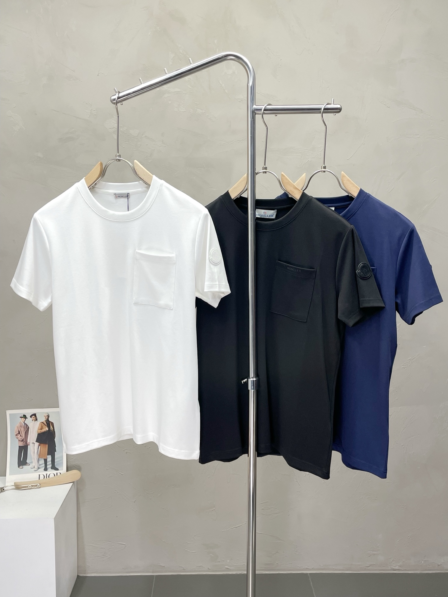 NO:530312,.Moncler mask exclusively provides new original single men's casual short sleeves, high-end customization, high-end version, fashionable and versatile imported fabric, super soft and delicate, skin-friendly and comfortable to wear, high-end boutique, OEM factory fine-made top body, very good men's essential items, three standards, code M-3XL,,Moncler, T-shirt, alexander wang19860909.Moncler蒙口独家专供新款原单男士休闲短袖 高端定制 高端版本 时尚百搭爆款进口面料 手感超柔软细腻 穿着亲肤舒适 高端精品 代工厂精细做上身非常赞 男士必备单品 三标齐全 码数M-3XL,,Moncler,T-shirt,alexander wang,Men's clothing