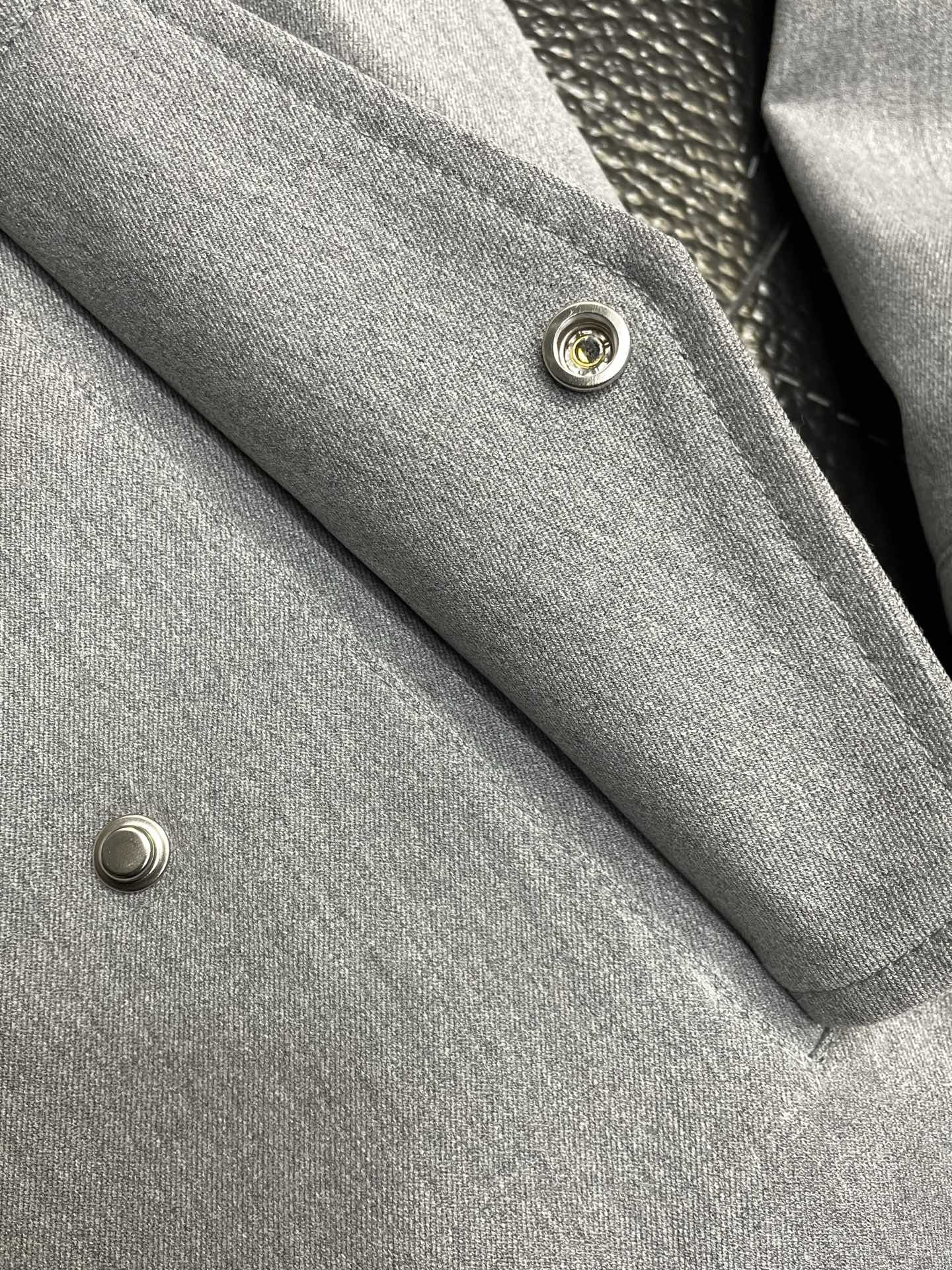 。lP🆕-Loro Piana 诺悠翩雅💥独家专供最新时尚夹克，经典设计感与颜值爆棚的外套，品质更是无法