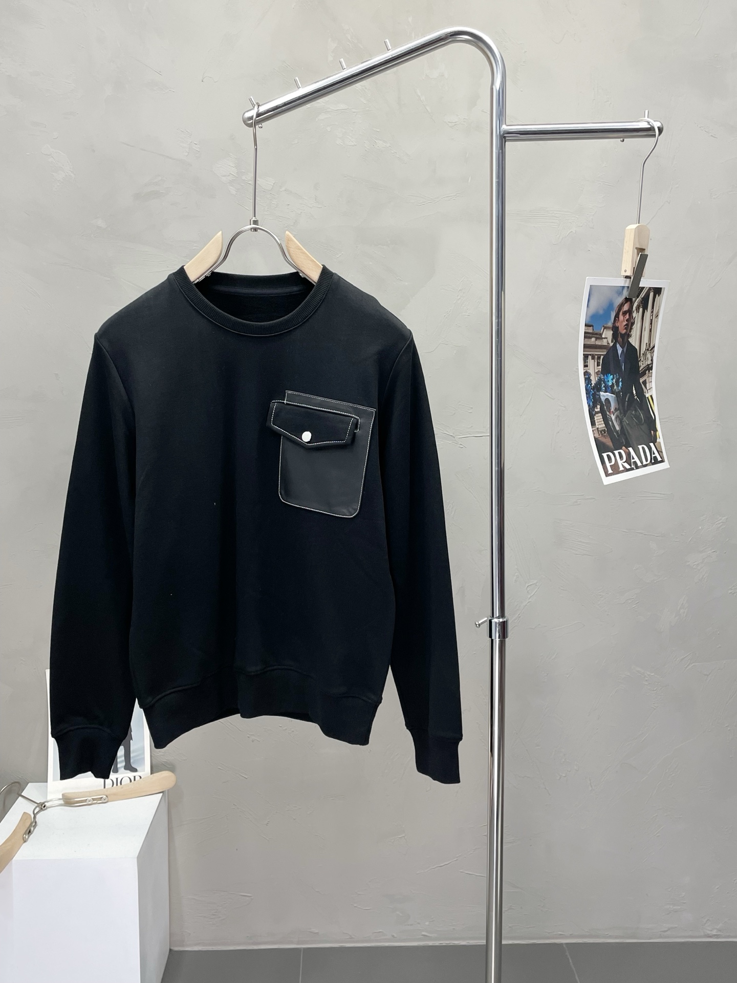 NO:572321,.Hermès exclusively provides new original men's casual autumn and winter sweatshirts. High-end customized high-end version. Fashionable and versatile imported fabrics. Super soft and delicate feel. Skin-friendly and comfortable to wear. Warm and comfortable. High-end boutique. The upper body is finely made by the factory. It is a must-have item for men. Three complete standards. Size M-2XL,,hermes,hermes,hoodie,sweatshirts,alexander wang19860909.Hermès爱马仕独家专供新款原单男士休闲秋冬卫衣 高端定制 高端版本 时尚百搭爆款进口面料 手感超柔软细腻 穿着亲肤舒适 保暖舒适 高端精品 代工厂精细做上身非常赞 男士必备单品 三标齐全 码数M-2XL,,hermes,hermes,hoodie,sweatshirts,alexander wang,Men's clothing