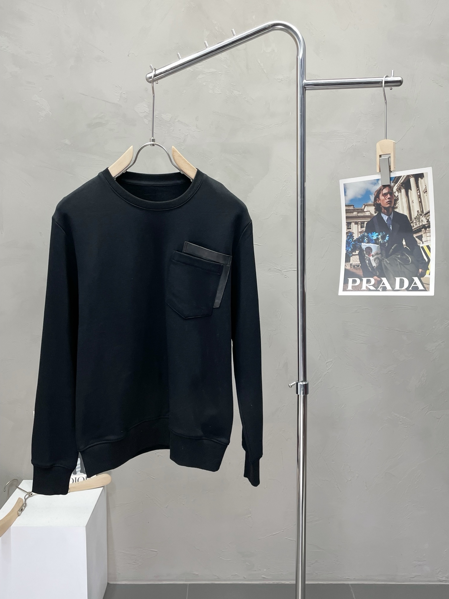 NO:572315,.Hermès exclusively provides new original men's casual autumn and winter sweatshirts. High-end customized high-end version. Fashionable and versatile imported fabrics. Super soft and delicate feel. Skin-friendly and comfortable to wear. Warm and comfortable. High-end boutique. The upper body is finely made by the factory. It is a must-have item for men. Three complete standards. Size M-2XL,,hermes,hermes,hoodie,sweatshirts,alexander wang19860909.Hermès爱马仕独家专供新款原单男士休闲秋冬卫衣 高端定制 高端版本 时尚百搭爆款进口面料 手感超柔软细腻 穿着亲肤舒适 保暖舒适 高端精品 代工厂精细做上身非常赞 男士必备单品 三标齐全 码数M-2XL,,hermes,hermes,hoodie,sweatshirts,alexander wang,Men's clothing