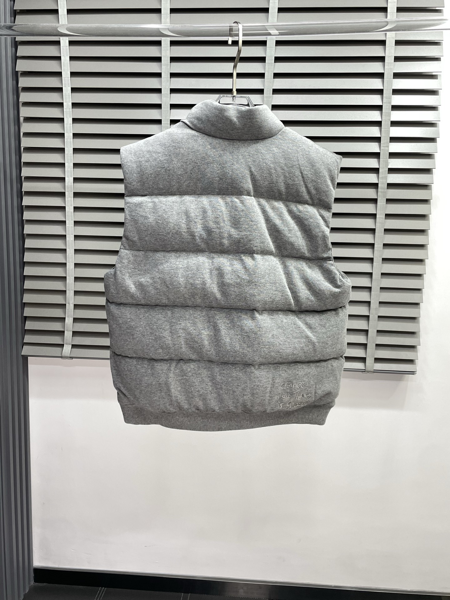 。羽绒服-Moncler蒙口💥独家专供最新时尚秋冬羽绒马甲 经典设计感与颜值爆棚的外套，品质更是无法挑剔