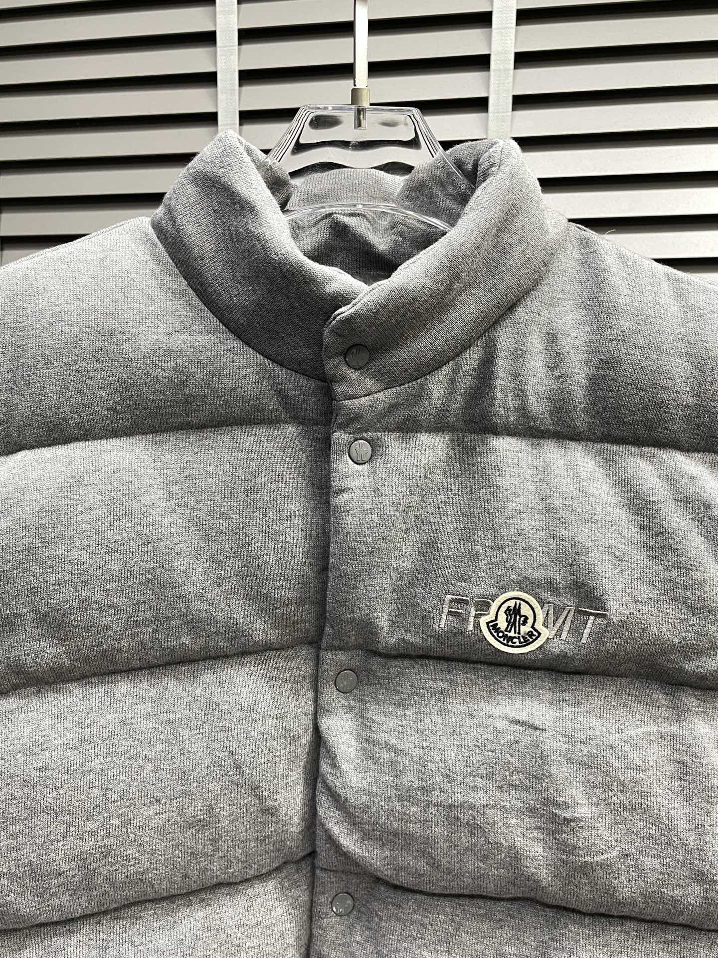 。羽绒服-Moncler蒙口💥独家专供最新时尚秋冬羽绒马甲 经典设计感与颜值爆棚的外套，品质更是无法挑剔