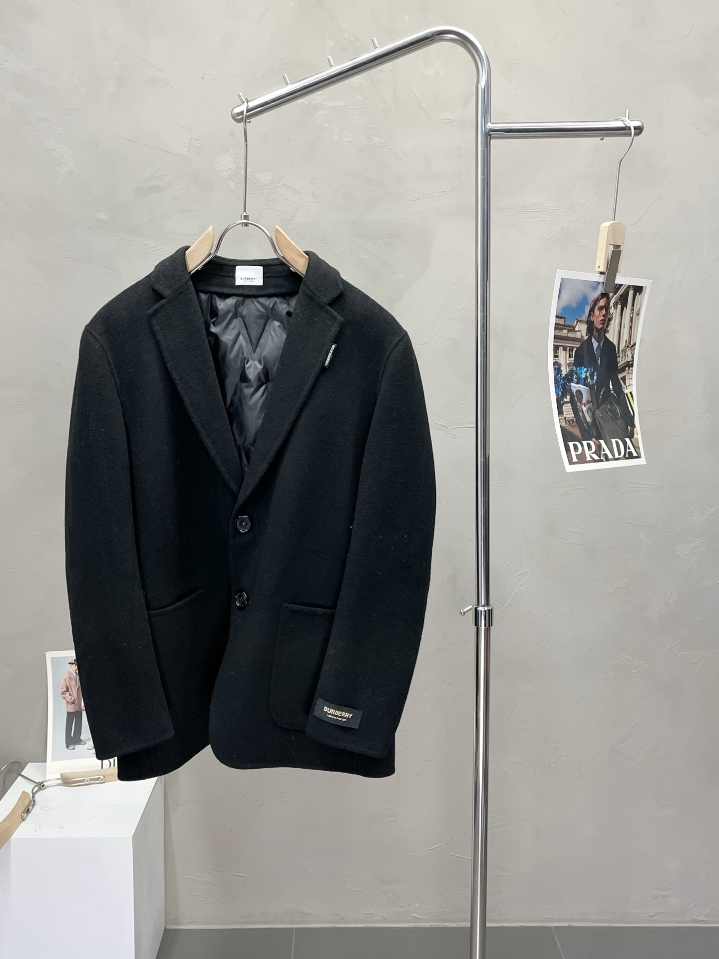 NO:538861,.Short coat - BURBERRY exclusively provides the new original single men's wool double-sided wool jacket, classic button suit, woolen jacket channel special supply, high-end goods official website, counter synchronization, simple and classic hit style. Add down liner inside, double the warmth effect!  Removable design!  Simple, neat and refreshing business!  The quality workmanship details can stand any form of inspection, and are absolutely produced by large manufacturers, presenting a brand new look and giving you a unique upper body experience!  All of them have undergone strict selection process, original customized buttons, simple, generous and versatile style, elegant and handsome on the upper body, and a brand new visual feeling!  Invincible appearance, the details are in place, and the upper body is not picky, and you must buy your own model. The number of code M-4XL (slim fit), burberry, burberry, jackets & coats, down jacket, alexander wang19860909.短款大衣-BURBERRY巴宝莉独家专供新款原单男士羊毛双面呢外套经典钮扣西服毛呢外套渠道特供 高端货官网柜台同步 简约经典大爆款.内里增添羽绒内胆 保暖效果倍增！可拆卸设计！简洁利落又清爽商务！品质做工细节经得起任何形式检验,绝对大厂代工出品 呈现一种焕然一新,赋予你与众不同的上身体验！均经过严格的挑选工序,原版定制纽扣,简约大方百搭款 上身优雅帅气,焕然一新的即视感！品相无敌,细节都很到位,上身不挑人,必入的自留款. 码数M-4XL（修身）,,burberry,burberry,jackets & coats,down jacket,alexander wang,Men's clothing