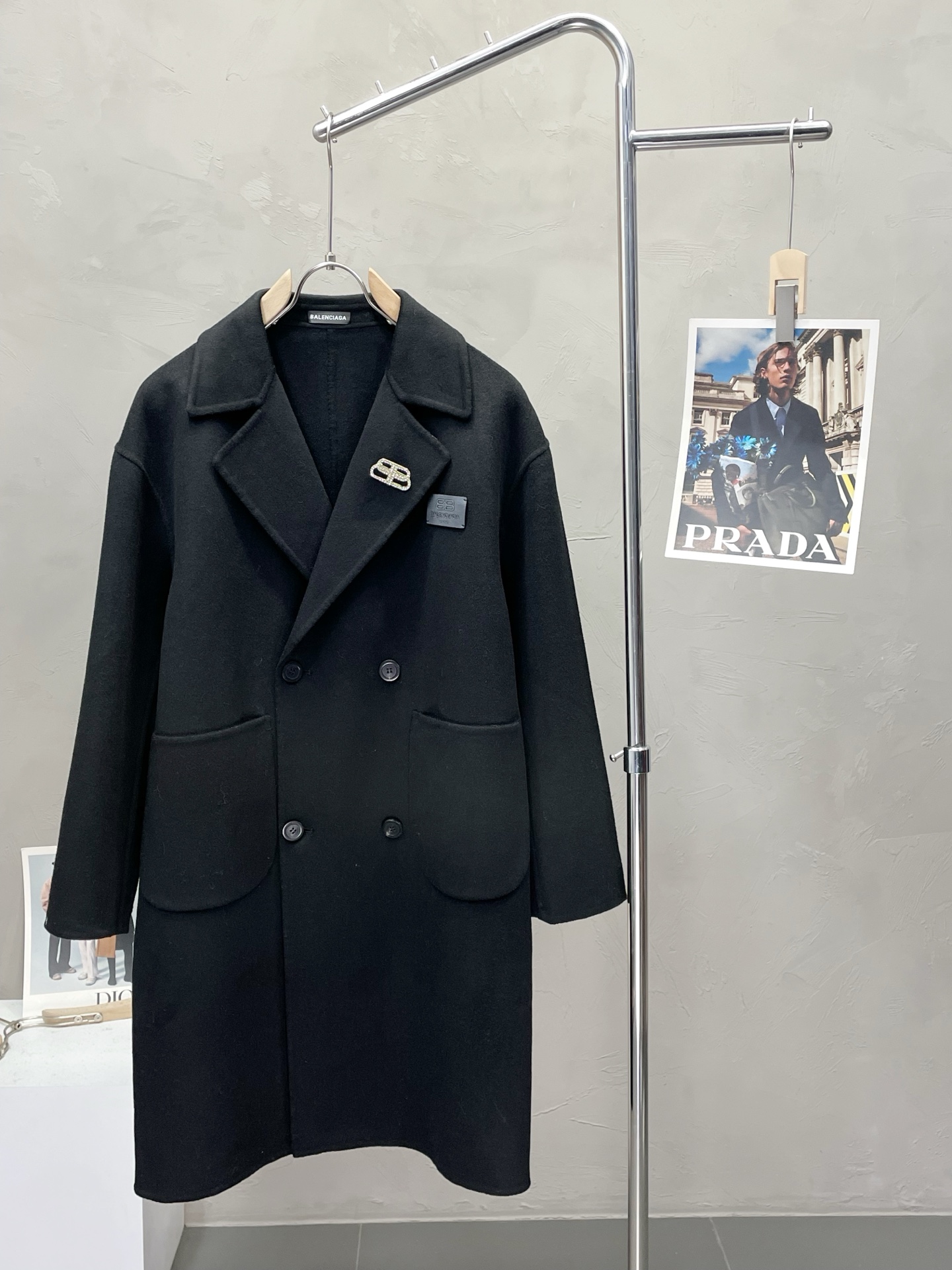 NO:540850,.Long coat - Balenciaga exclusively provides new original single men's wool double-sided wool coat, long double-breasted classic wool coat, channel special supply, high-end goods official website, counter synchronization, simple and classic hit style. Simple and neat and refreshing business, quality workmanship details can stand any form of inspection, absolutely large manufacturers produce OEM, presenting a brand new look, giving you a unique upper body experience!  All of them have undergone strict selection process, original customized buttons, simple, generous and versatile style, elegant and handsome on the upper body, and a brand new visual feeling!  Invincible appearance, the details are very good, and the upper body is not picky, and you must buy your own model. S-2XL (large), ,balenciaga,balenciaga,jackets & coats,alexander wang19860909.长款大衣-Balenciaga巴黎世家独家专供新款原单男士羊毛双面呢大衣长款双排扣经典毛呢外套渠道特供 高端货官网柜台同步 简约经典大爆款.简洁利落又清爽商务,品质做工细节经得起任何形式检验,绝对大厂代工出品 呈现一种焕然一新,赋予你与众不同的上身体验！均经过严格的挑选工序,原版定制纽扣,简约大方百搭款 上身优雅帅气,焕然一新的即视感！品相无敌,细节都很到位,上身不挑人,必入的自留款. 码数S-2XL（偏大）,,balenciaga,balenciaga,jackets & coats,alexander wang,Men's clothing