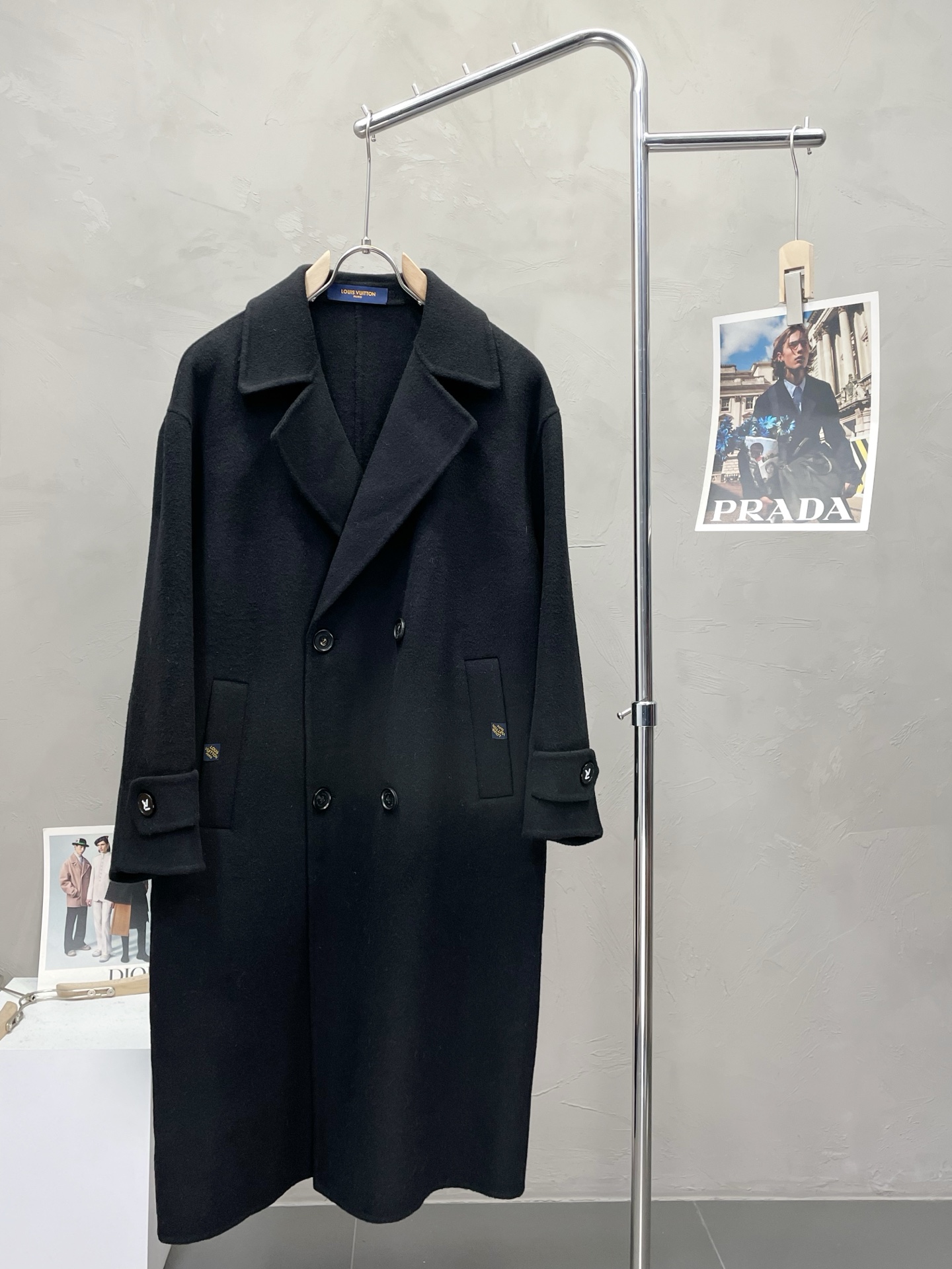 NO:571419,.Long coat - Louis Vuitton exclusively offers new original men's wool double-sided woolen coat, long double-breasted classic woolen coat channel special supply, high-end goods official website counter synchronization, simple and classic popular style. Simple, neat and refreshing business, quality workmanship details can withstand any form of inspection, definitely produced by a major factory, presenting a brand new look, giving you a unique upper body experience!  All have gone through a strict selection process, original custom-made buttons, simple, elegant and versatile styles. The upper body is elegant and handsome, giving you a brand new sense of sight!  The appearance is incomparable, the details are in place, the upper body is not picky, and it is a must-have. Size S-2XL (too large),, louis vuitton, louis vuitton, jackets & coats, alexander wang19860909.长款大衣-Louis Vuitton路易威登独家专供新款原单男士羊毛双面呢大衣长款双排扣经典毛呢外套渠道特供 高端货官网柜台同步 简约经典大爆款.简洁利落又清爽商务,品质做工细节经得起任何形式检验,绝对大厂代工出品 呈现一种焕然一新,赋予你与众不同的上身体验！均经过严格的挑选工序,原版定制纽扣,简约大方百搭款 上身优雅帅气,焕然一新的即视感！品相无敌,细节都很到位,上身不挑人,必入的自留款. 码数S-2XL（偏大）,,louis vuitton,louis vuitton,jackets & coats,alexander wang,Men's clothing