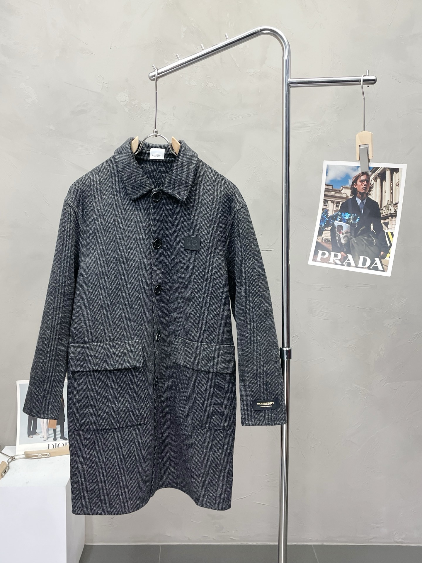 NO:573418,.Long coat - Burberry exclusively offers new original men's double-sided woolen coats, buttoned classic woolen coats. Special channel supply. High-end goods official website counter synchronization. Simple and classic popular style. Simple, neat and refreshing business, quality workmanship details can withstand any form of inspection, definitely produced by a major factory, presenting a brand new look, giving you a unique upper body experience!  All have gone through a strict selection process, original custom-made buttons, simple, elegant and versatile styles. The upper body is elegant and handsome, giving you a brand new sense of sight!  The appearance is incomparable, the details are in place, the upper body is not picky, it is a must-have for your own use. Size M-3XL,,burberry,burberry,jackets & coats,alexander wang19860909.长款大衣-Burberry巴宝莉独家专供新款原单男士羊毛双面呢大衣排扣经典毛呢外套渠道特供 高端货官网柜台同步 简约经典大爆款.简洁利落又清爽商务,品质做工细节经得起任何形式检验,绝对大厂代工出品 呈现一种焕然一新,赋予你与众不同的上身体验！均经过严格的挑选工序,原版定制纽扣,简约大方百搭款 上身优雅帅气,焕然一新的即视感！品相无敌,细节都很到位,上身不挑人,必入的自留款. 码数M-3XL,,burberry,burberry,jackets & coats,alexander wang,Men's clothing