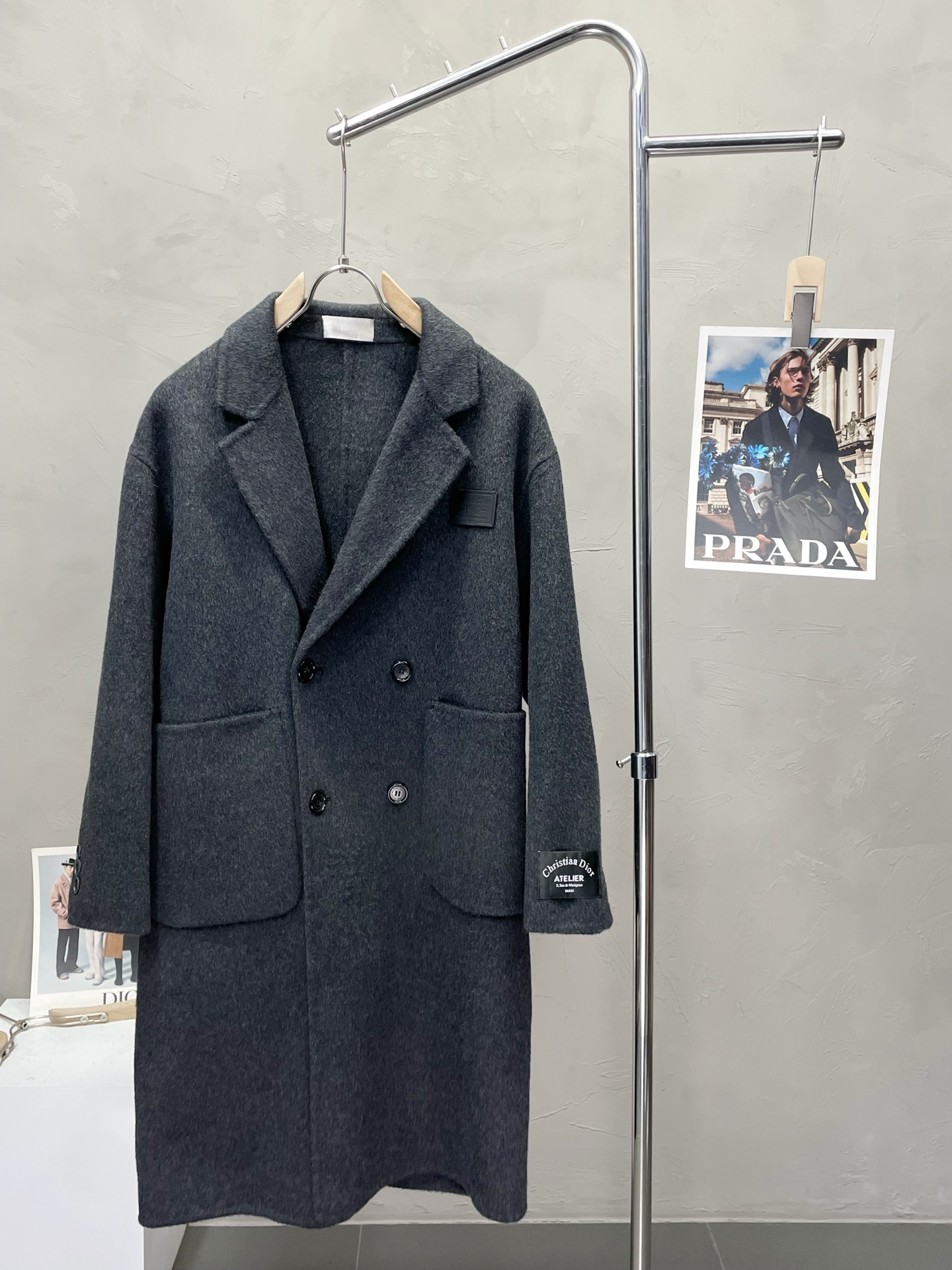 NO:540857,.Long coat - Dior exclusively offers new original single men's wool double-sided wool coat double-breasted classic wool coat channel special supply high-end goods official website counter synchronization simple classic big hit. Simple and neat and refreshing business, quality workmanship details can stand any form of inspection, absolutely produced by a large manufacturer, presenting a brand new look, giving you a unique upper body experience!  All of them have undergone strict selection process, original customized buttons, simple, generous and versatile style, elegant and handsome on the upper body, and a brand new visual feeling!  Invincible appearance, the details are very good, and the upper body is not picky, and you must buy your own model. S-2XL (large), dior, dior, jackets & coats, alexander wang19860909.长款大衣- Dior迪奥独家专供新款原单男士羊毛双面呢大衣双排扣经典毛呢外套渠道特供 高端货官网柜台同步 简约经典大爆款.简洁利落又清爽商务,品质做工细节经得起任何形式检验,绝对大厂代工出品 呈现一种焕然一新,赋予你与众不同的上身体验！均经过严格的挑选工序,原版定制纽扣,简约大方百搭款 上身优雅帅气,焕然一新的即视感！品相无敌,细节都很到位,上身不挑人,必入的自留款. 码数S-2XL（偏大）,,dior,dior,jackets & coats,alexander wang,Men's clothing