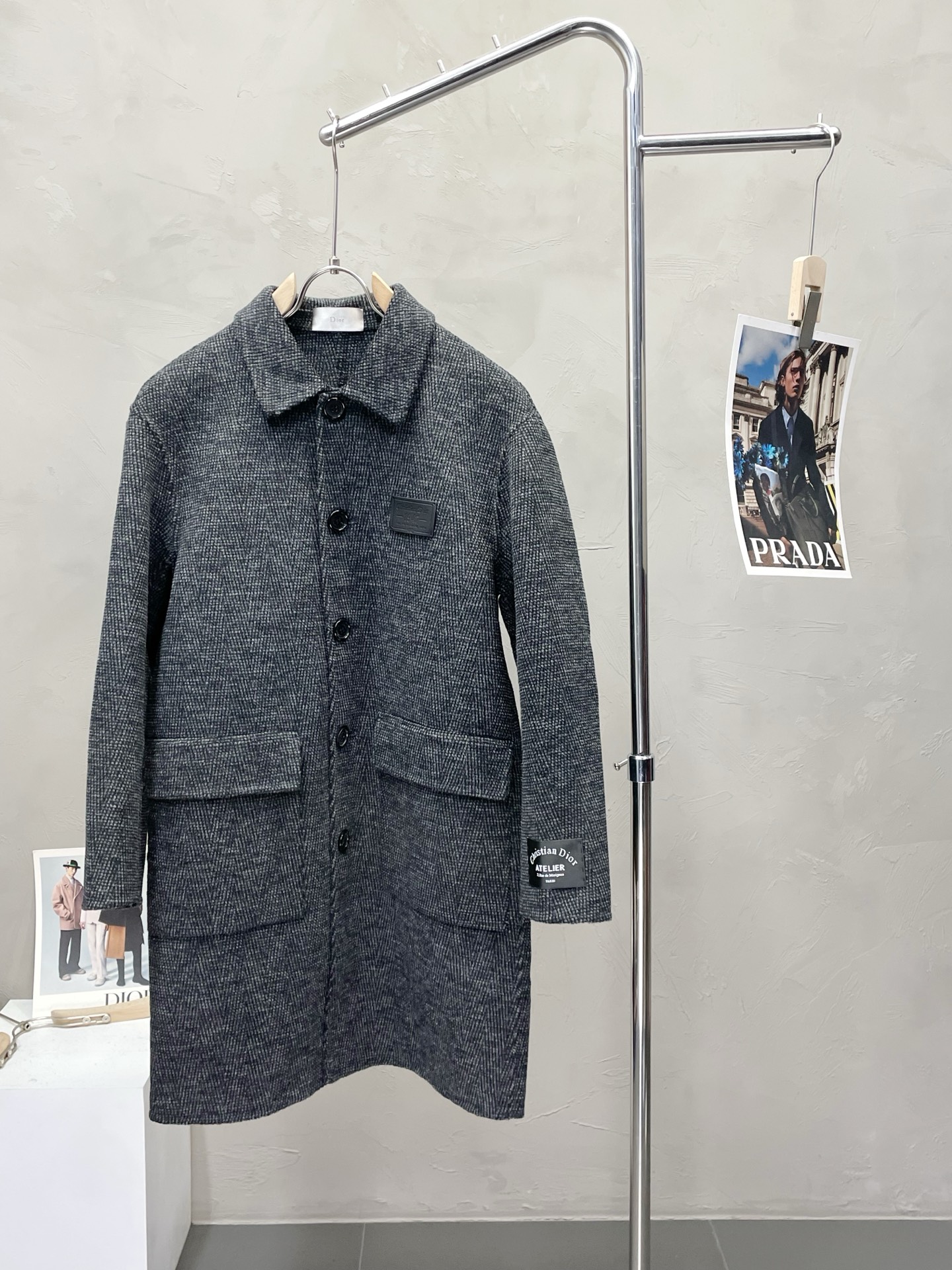 NO:573406,.Mid-length coat - Dior exclusively supplies the new original men's wool double-sided woolen coat double-breasted classic woolen coat channel special supply. High-end goods official website counter synchronization simple classic popular style. Simple, neat and refreshing business, quality workmanship details can withstand any form of inspection, definitely produced by a major factory, presenting a brand new look, giving you a unique upper body experience!  All have gone through a strict selection process, original custom-made buttons, simple, elegant and versatile styles. The upper body is elegant and handsome, giving you a brand new sense of sight!  The appearance is incomparable, the details are in place, the upper body is not picky, it is a must-have for your own use. Size M-3XL, dior, dior, jackets & coats, alexander wang19860909.中长款大衣- Dior迪奥独家专供新款原单男士羊毛双面呢大衣双排扣经典毛呢外套渠道特供 高端货官网柜台同步 简约经典大爆款.简洁利落又清爽商务,品质做工细节经得起任何形式检验,绝对大厂代工出品 呈现一种焕然一新,赋予你与众不同的上身体验！均经过严格的挑选工序,原版定制纽扣,简约大方百搭款 上身优雅帅气,焕然一新的即视感！品相无敌,细节都很到位,上身不挑人,必入的自留款. 码数M-3XL,,dior,dior,jackets & coats,alexander wang,Men's clothing