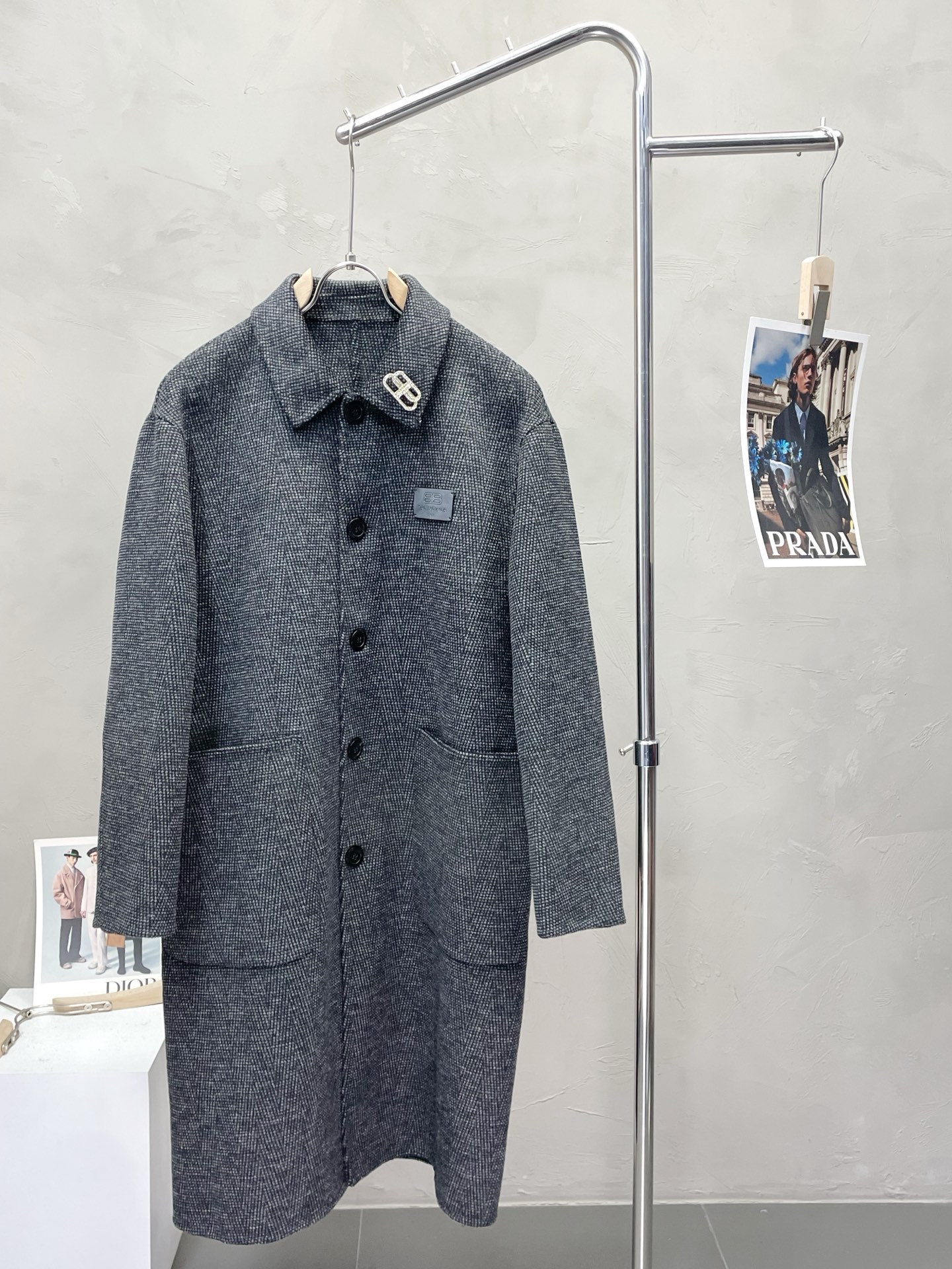 NO:540854,.Long coat - Balenciaga exclusively offers new original single men's wool double-sided wool coat, classic wool coat, channel special supply, high-end goods official website, counter synchronization, simple and classic hit style. Simple and neat and refreshing business, quality workmanship details can stand any form of inspection, absolutely produced by a large manufacturer, presenting a brand new look, giving you a unique upper body experience!  All of them have undergone strict selection process, original customized buttons, simple, generous and versatile style, elegant and handsome on the upper body, and a brand new visual feeling!  Invincible appearance, the details are very good, and the upper body is not picky, and you must buy your own model. The number of codes M-3XL, balenciaga, balenciaga, jackets & coats, alexander wang19860909.长款大衣- Balenciaga巴黎世家独家专供新款原单男士羊毛双面呢大衣排扣经典毛呢外套渠道特供 高端货官网柜台同步 简约经典大爆款.简洁利落又清爽商务,品质做工细节经得起任何形式检验,绝对大厂代工出品 呈现一种焕然一新,赋予你与众不同的上身体验！均经过严格的挑选工序,原版定制纽扣,简约大方百搭款 上身优雅帅气,焕然一新的即视感！品相无敌,细节都很到位,上身不挑人,必入的自留款. 码数M-3XL,,balenciaga,balenciaga,jackets & coats,alexander wang,Men's clothing