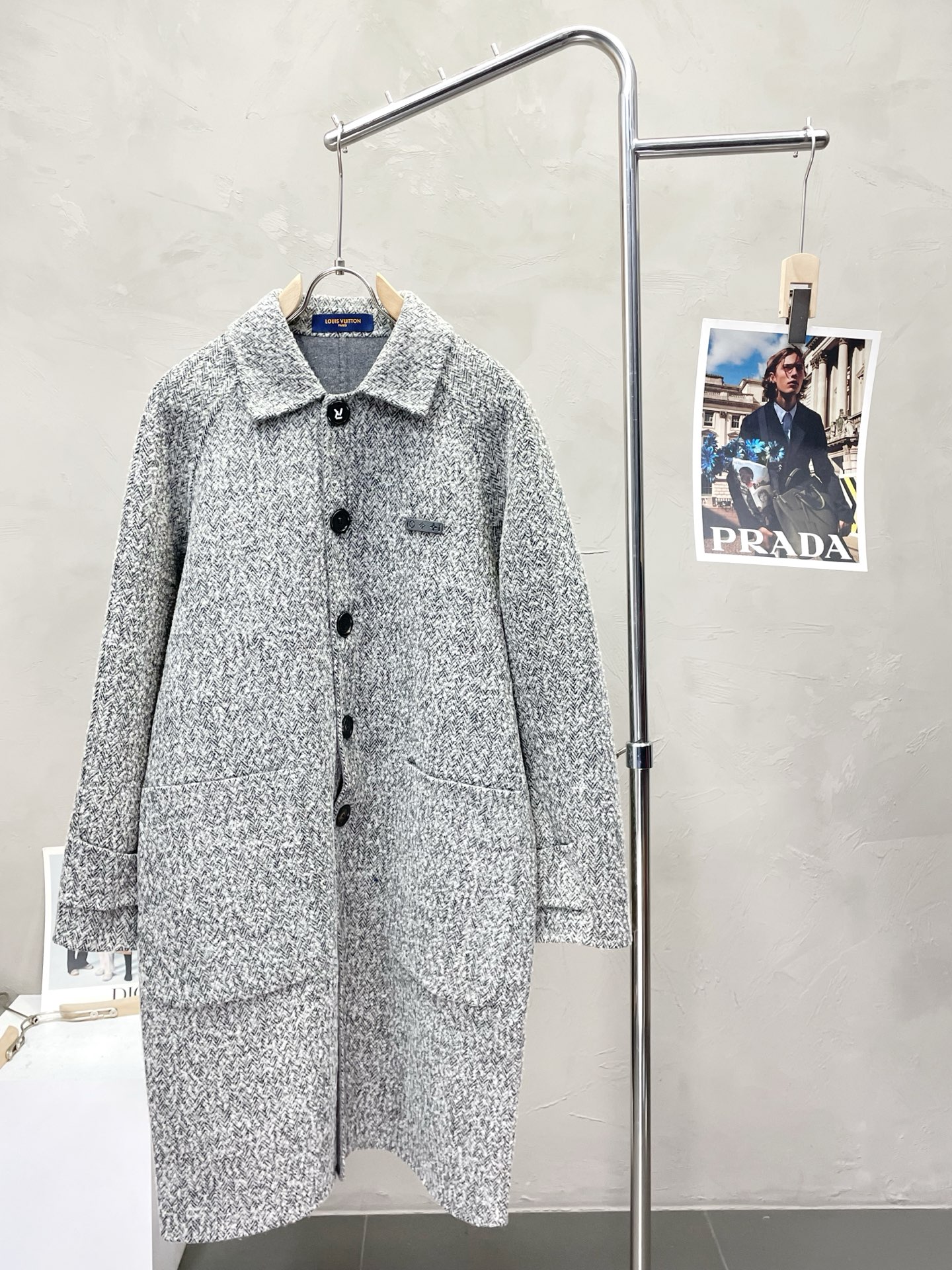 NO:538879,.Long coat - Louis Vuitton exclusively supplies new original single men's wool double-sided wool coat with a classic wool coat with a special supply channel. High-end goods official website and counter synchronization. Simple and classic hit style. Simple and neat and refreshing business. The quality workmanship details can stand any form of inspection. They are absolutely produced by large manufacturers. They present a brand new look and give you a unique upper body experience!  All of them have undergone strict selection process, original customized buttons, simple, generous and versatile style, elegant and handsome on the upper body, and a brand new visual feeling!  Invincible appearance, the details are very good, the upper body is not picky, and the must-have model is reserved. S-XL (large), louis vuitton, louis vuitton, jackets & coats, alexander wang19860909.长款大衣-Louis Vuitton路易威登独家专供新款原单男士羊毛双面呢大衣排扣经典毛呢外套渠道特供 高端货官网柜台同步 简约经典大爆款.简洁利落又清爽商务,品质做工细节经得起任何形式检验,绝对大厂代工出品 呈现一种焕然一新,赋予你与众不同的上身体验！均经过严格的挑选工序,原版定制纽扣,简约大方百搭款 上身优雅帅气,焕然一新的即视感！品相无敌,细节都很到位,上身不挑人,必入的自留款. 码数S-XL（偏大）,,louis vuitton,louis vuitton,jackets & coats,alexander wang,Men's clothing