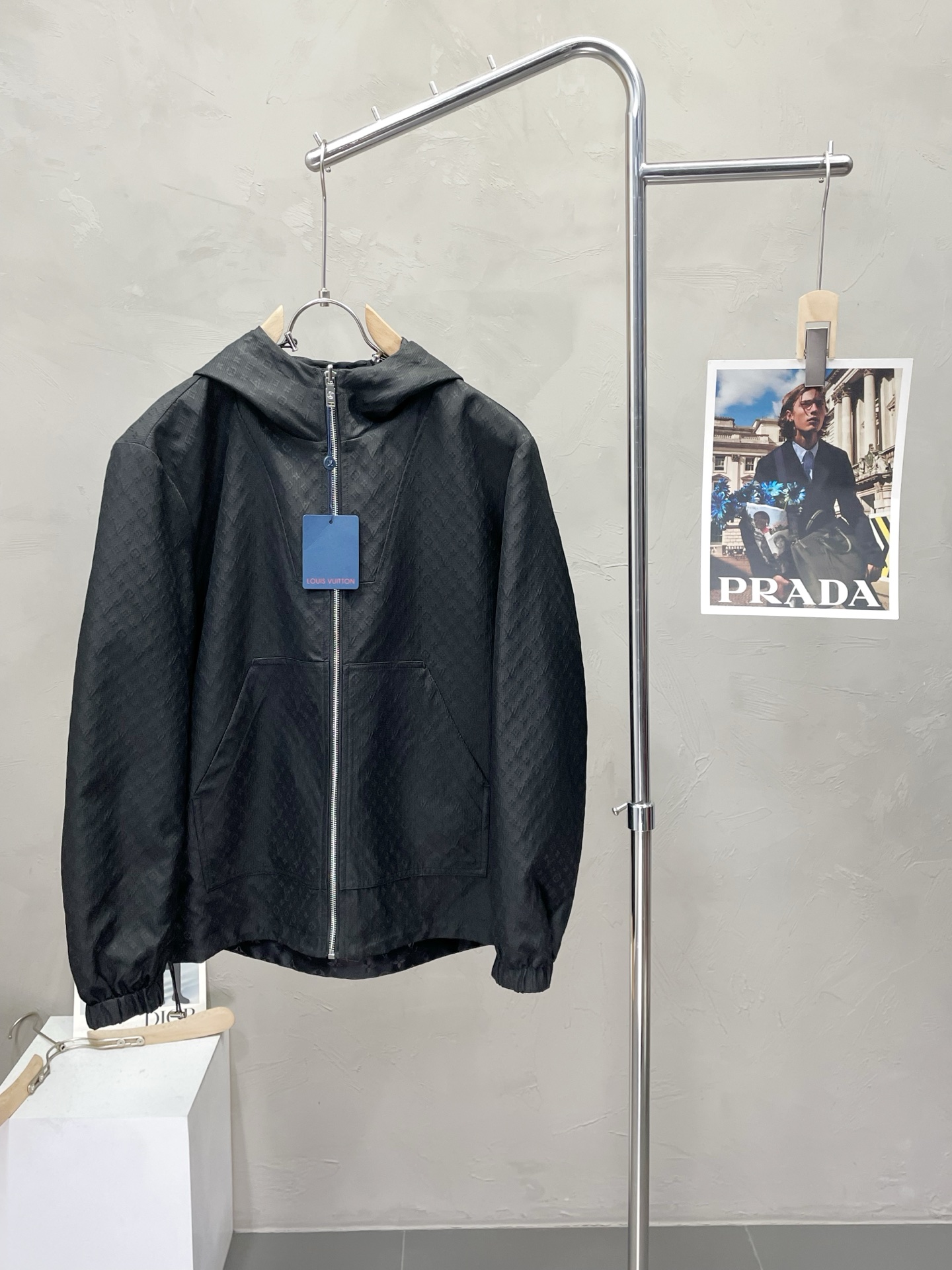 NO:537821,.Louis Vuitton exclusively offers the latest fashionable jackets, double-sided jackets, classic design and superb jackets, quality that cannot be picked and quality control can be purchased directly, and high-end products that cannot be missed! Through the detailed pictures, you can feel its powerful aura, and the effect of gathering and keeping warm is significant. There is no need to worry about the chill at all! It is both fashionable and functional, and the whole style looks more luxurious and elegant! Size M-3XL, louis vuitton,louis vuitton,jackets & coats,jackets & coats,alexander wang19860909.Louis Vuitton路易威登独家专供最新时尚夹克 双面穿夹克 经典设计感与颜值爆棚的外套,品质更是无法挑剔品控可以直接入手,不容过错的高端臻品！通过细节图片便可感受到它强悍的气场,聚温保暖效果显著,完全不用担心会有一点寒意！时尚与功能性兼备,整款显得更加的奢华大气！ 尺码M-3XL,,louis vuitton,louis vuitton,jackets & coats,jackets & coats,alexander wang,Men's clothing