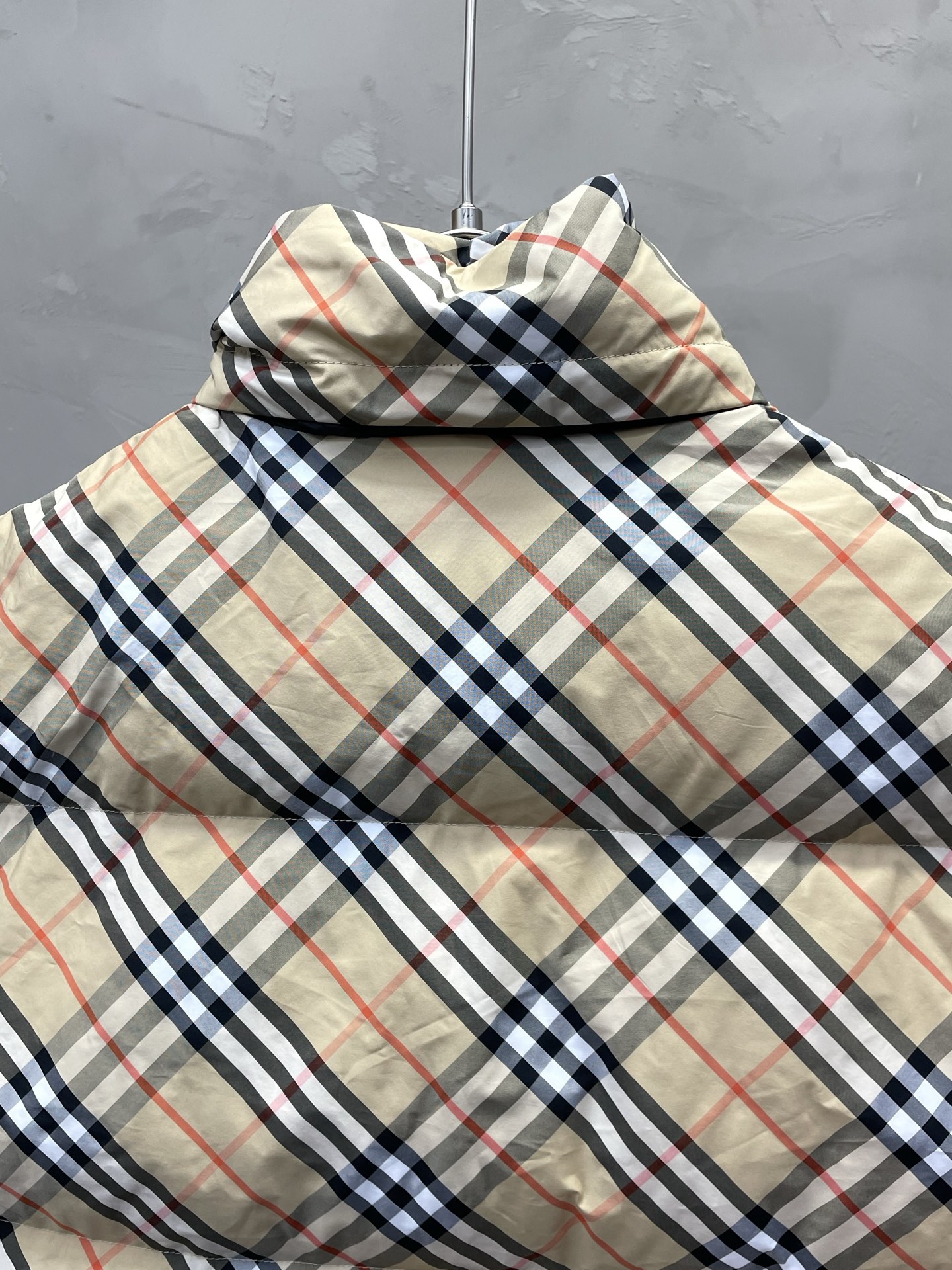 。羽绒服- Burberry巴宝莉💥独家专供秋冬新款高领羽绒马甲。斜格纹饰章羽绒马甲 贸易公司渠道稀出，