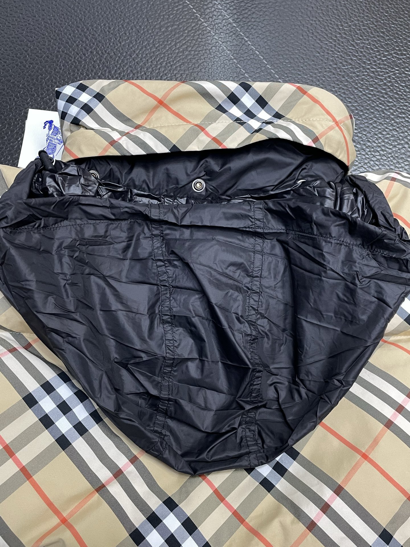 。羽绒服- Burberry巴宝莉💥独家专供秋冬新款高领羽绒马甲。斜格纹饰章羽绒马甲 贸易公司渠道稀出，