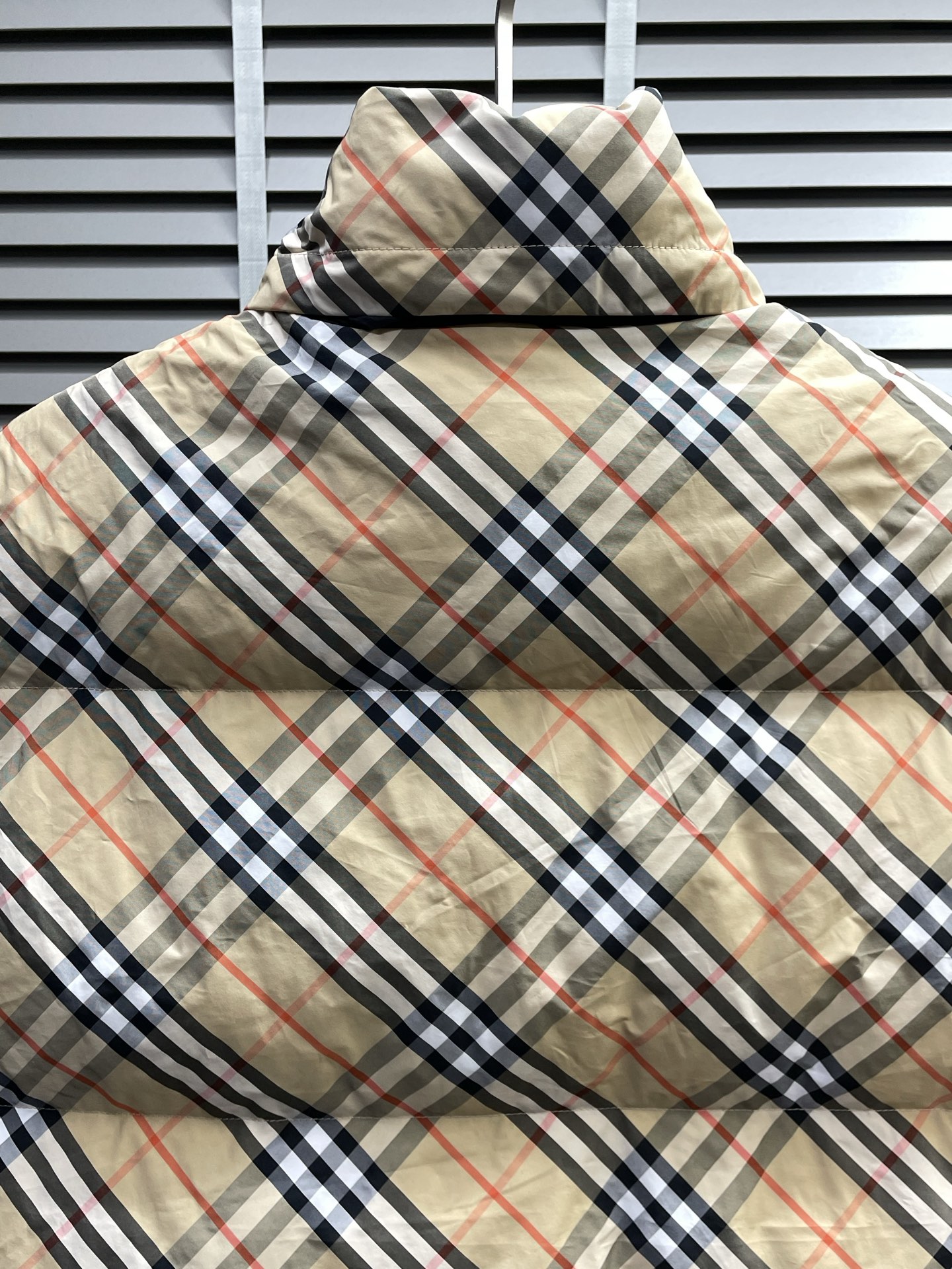 。羽绒服- Burberry巴宝莉💥独家专供秋冬新款高领羽绒马甲。斜格纹饰章羽绒马甲 贸易公司渠道稀出，