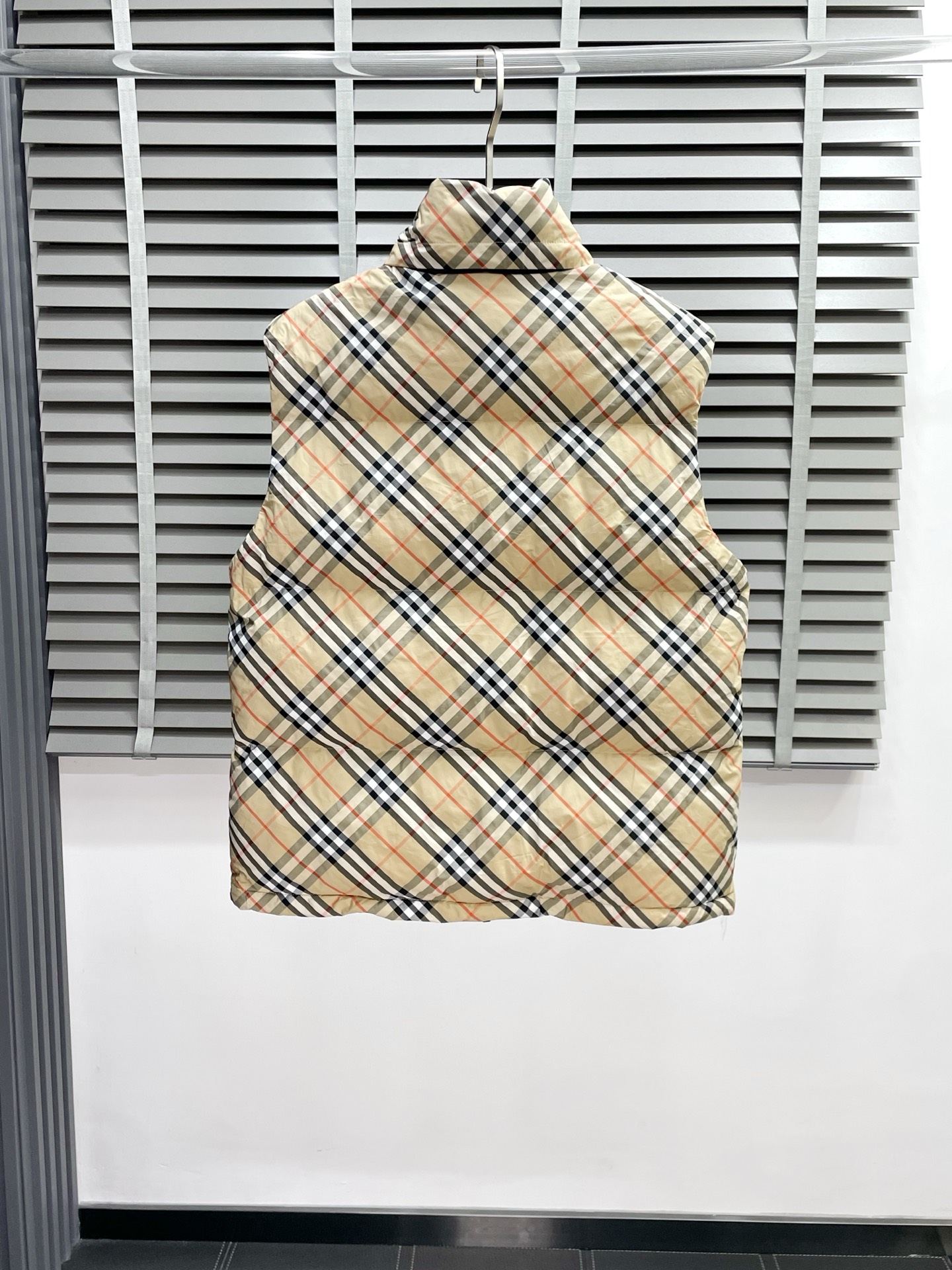 。羽绒服- Burberry巴宝莉💥独家专供秋冬新款高领羽绒马甲。斜格纹饰章羽绒马甲 贸易公司渠道稀出，