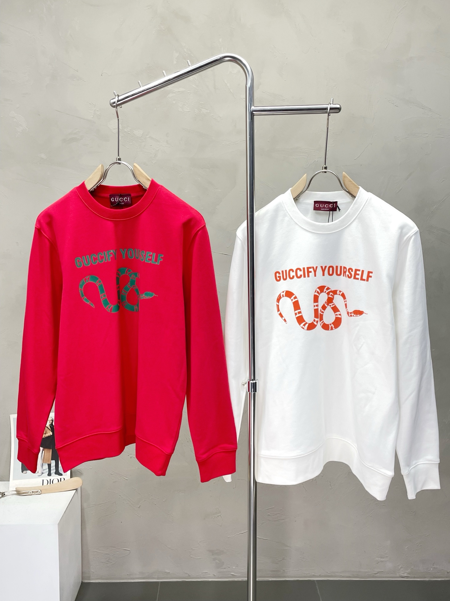 NO:537833,.Gucci exclusively offers new original single men's casual sweatshirts, high-end customization, high-end version, fashionable and versatile imported fabric, super soft and delicate, skin-friendly and comfortable to wear, high-end boutique, OEM, fine production, very good for the top body, men's essential items, three standards, complete code number M-2XL,,gucci,gucci,hoodie, sweatshirts, alexander wang19860909.Gucci古驰独家专供新款原单男士休闲卫衣 高端定制 高端版本 时尚百搭爆款进口面料 手感超柔软细腻 穿着亲肤舒适 高端精品 代工厂精细做上身非常赞 男士必备单品 三标齐全 码数M-2XL,,gucci,gucci,hoodie,sweatshirts,alexander wang,Men's clothing