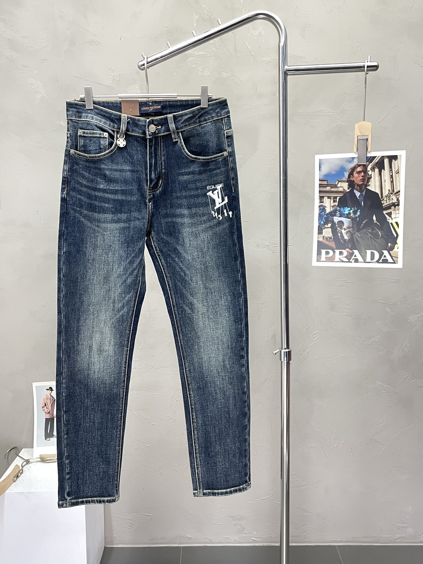 NO:539738,.Louis Vuitton exclusively offers new casual jeans high-end versions!  Customized fabrics for counters are breathable and comfortable, with impeccable details, and the brand element design concept reflects high quality. The feel is delicate and soft!  It is casually cut, with a great upper body style!  Number of codes 28-38 (no 35.37), louis vuitton,louis vuitton,jeans,alexander wang19860909.Louis Vuitton路易威登独家专供新款休闲牛仔裤高端版本！专柜定制面料 透气舒适度高,细节无可挑剔,品牌元素设计理念,体现高品质.手感细腻柔软！呈现休闲裁剪,上身版型超赞！ 码数28-38（无35.37）,,louis vuitton,louis vuitton,jeans,alexander wang,Men's clothing