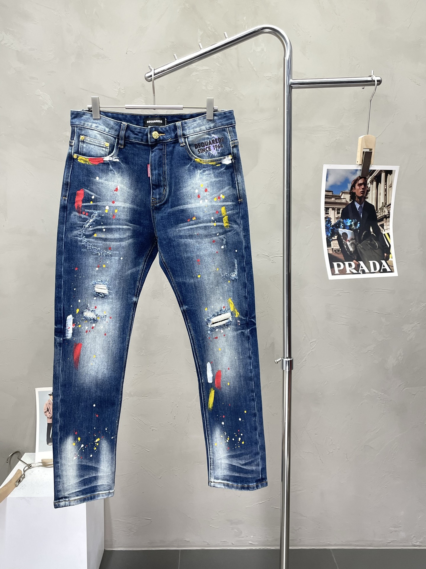 NO:539736,.DSQUARED2 is exclusively available for the new high-end version of casual jeans!  Customized fabrics for counters are breathable and comfortable, with impeccable details, and the brand element design concept reflects high quality. The feel is delicate and soft!  It is casually cut, with a great upper body style!  Number of codes 28-38 (no 35.37), jeans,alexander wang19860909.DSQUARED2第二次方独家专供新款休闲牛仔裤高端版本！专柜定制面料 透气舒适度高,细节无可挑剔,品牌元素设计理念,体现高品质.手感细腻柔软！呈现休闲裁剪,上身版型超赞！ 码数28-38（无35.37）,,jeans,alexander wang,Men's clothing