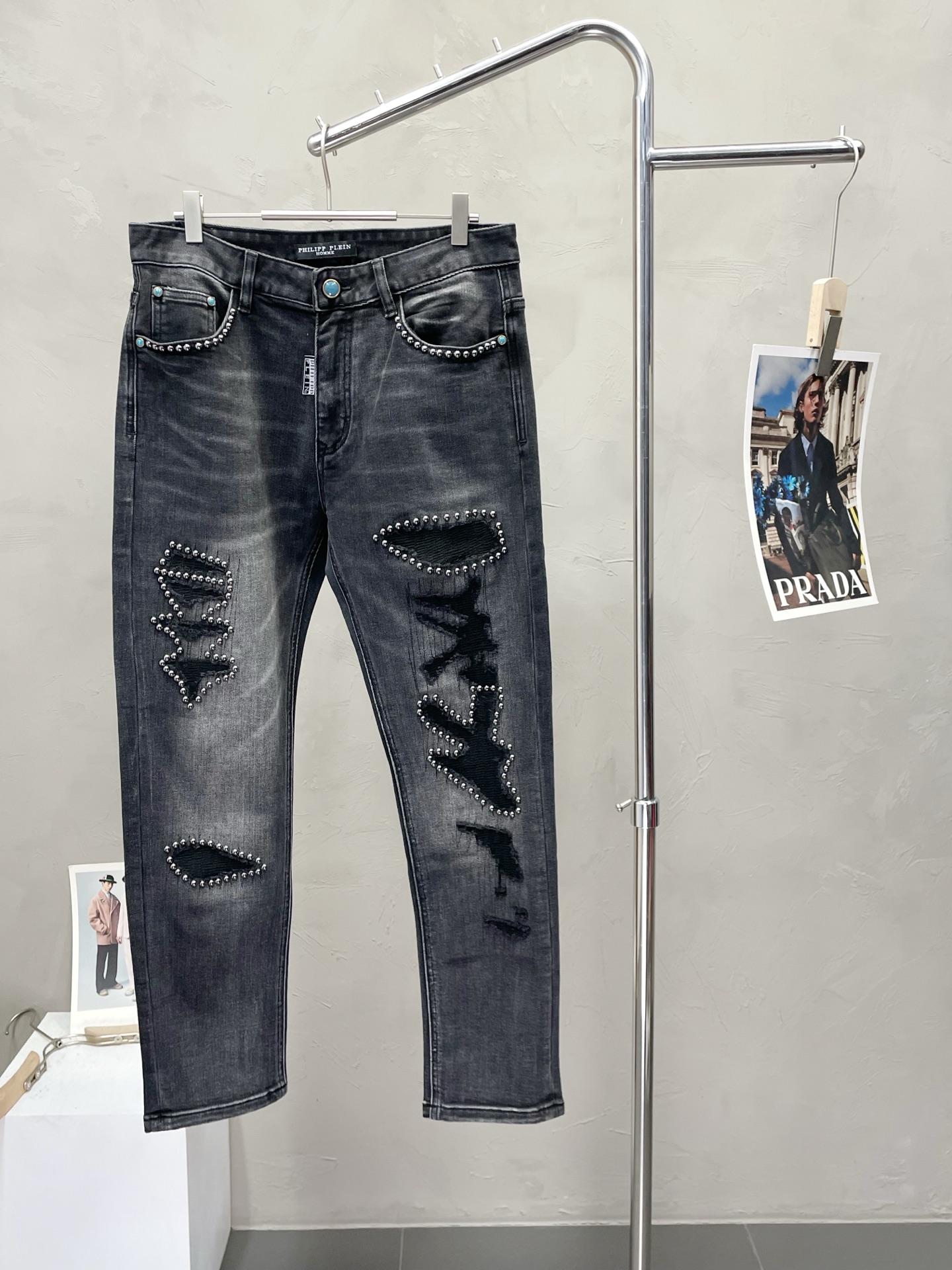 NO:539715,.PHILIPP PLEIN exclusively for the new high-end version of casual jeans!  Customized fabrics for counters are breathable and comfortable, with impeccable details, and the brand element design concept reflects high quality. The feel is delicate and soft!  It is casually cut, with a great upper body style!  Number of codes 28-38 (no 35.37), PHILIPP PLEIN, jeans, alexander wang19860909.PHILIPP PLEIN菲利普·普莱茵独家专供新款休闲牛仔裤高端版本！专柜定制面料 透气舒适度高,细节无可挑剔,品牌元素设计理念,体现高品质.手感细腻柔软！呈现休闲裁剪,上身版型超赞！ 码数28-38（无35.37）,,PHILIPP PLEIN,jeans,alexander wang,Men's clothing