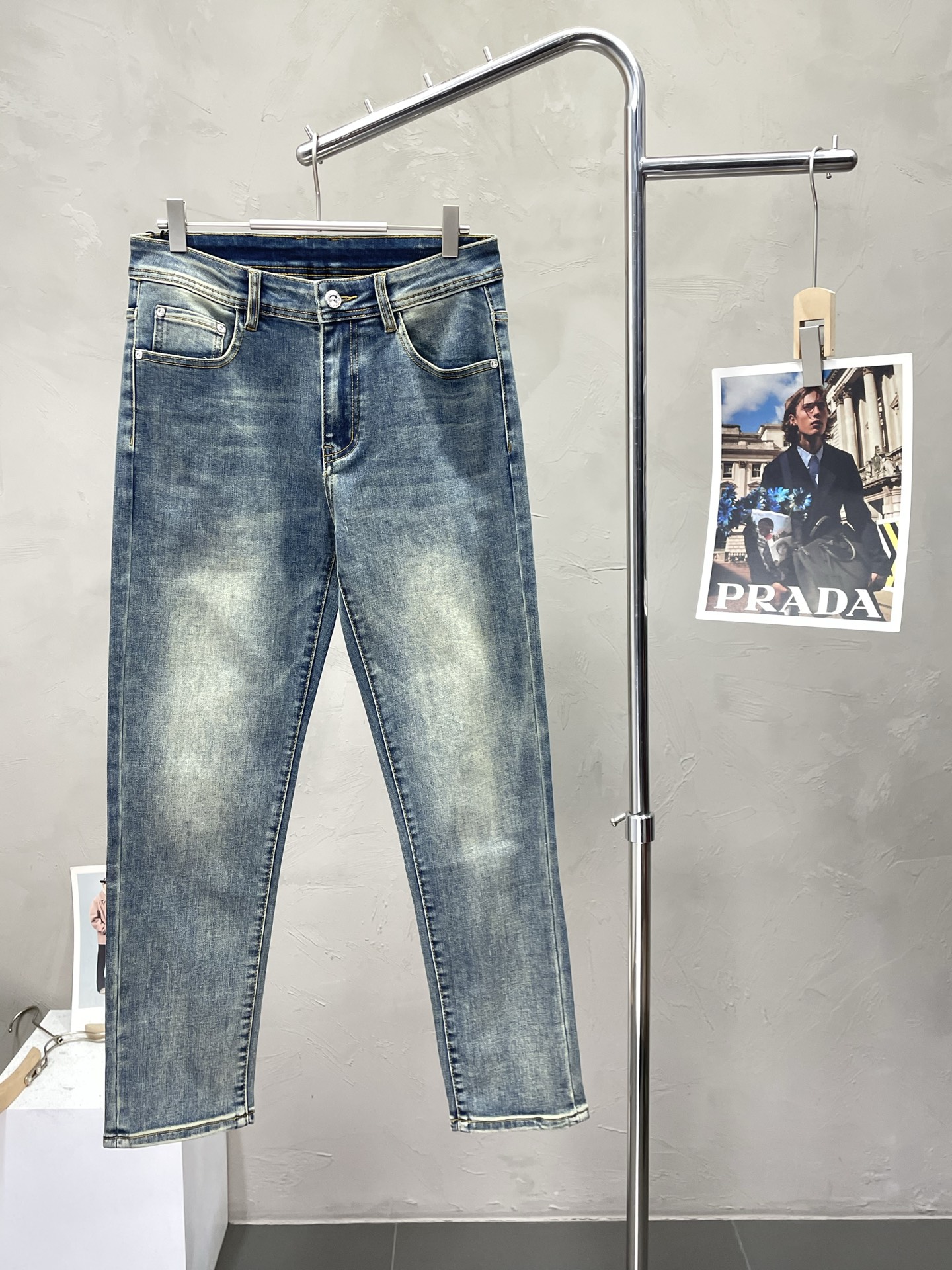 NO:539721,.Ralph Lauren exclusively offers the new high-end version of casual jeans. Customized counter fabrics are breathable and comfortable, impeccable details, and the brand element design concept reflects high quality. The feel is delicate and soft!  It is casually cut, with a great upper body style!  Number of codes 28-38 (35), loro piana, jeans, alexander wang19860909.Ralph Lauren拉夫劳伦独家专供新款休闲牛仔裤高端版本 专柜定制面料 透气舒适度高,细节无可挑剔,品牌元素设计理念,体现高品质.手感细腻柔软！呈现休闲裁剪,上身版型超赞！码数28-38（有35）,,loro piana,jeans,alexander wang,Men's clothing