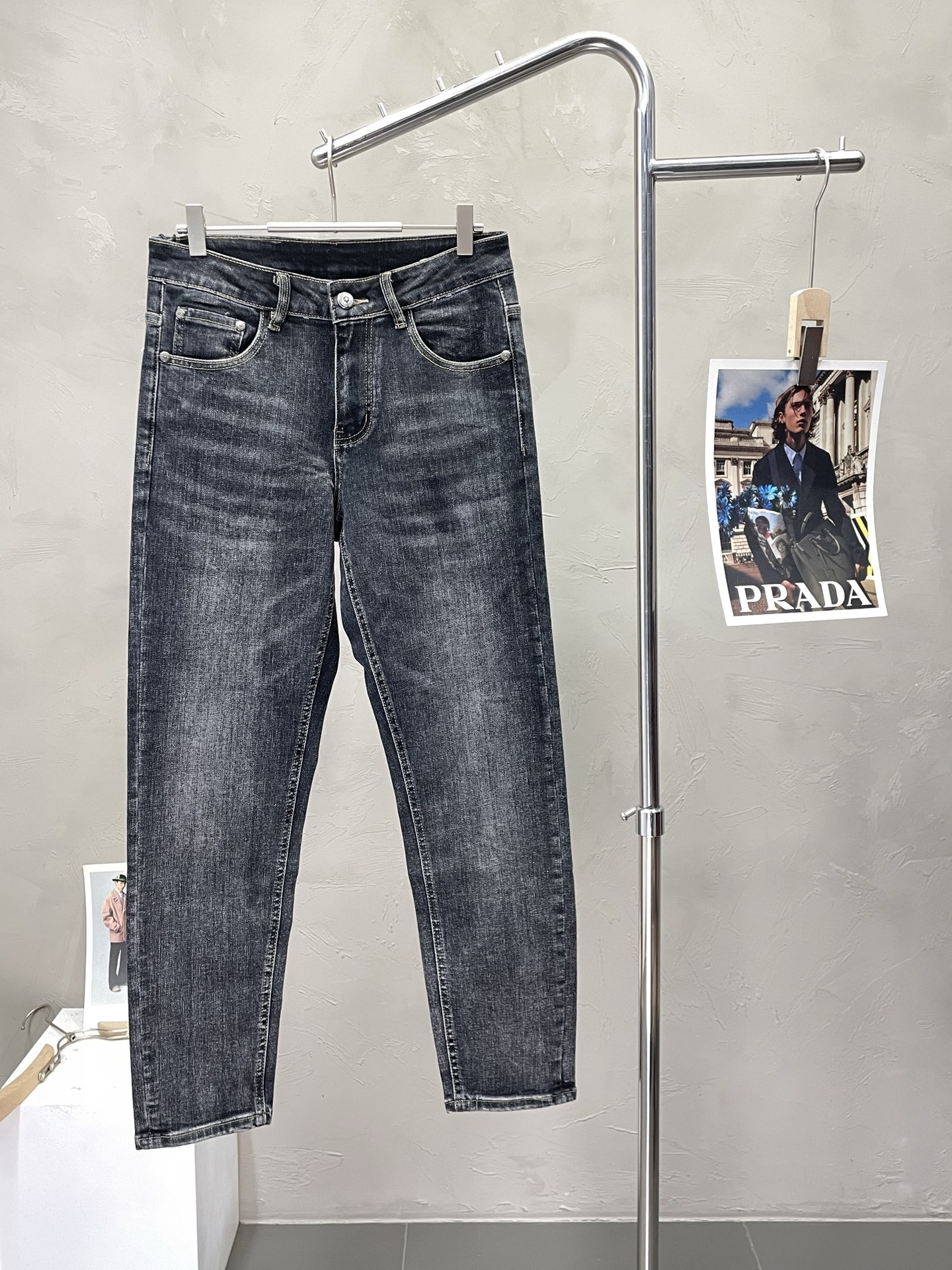 NO:538832,.Chrome Hearts exclusively offers the new high-end version of casual jeans. Customized counter fabrics are breathable and comfortable, impeccable details, and the brand element design concept reflects high quality. The feel is delicate and soft!  It is casually cut, with a great upper body style!  Number of codes 28-38 (35), Chrome hearts, Chrome hearts, jeans, alexander wang19860909.Chrome Hearts克罗心独家专供新款休闲牛仔裤高端版本 专柜定制面料 透气舒适度高,细节无可挑剔,品牌元素设计理念,体现高品质.手感细腻柔软！呈现休闲裁剪,上身版型超赞！码数28-38（有35）,,chrome hearts,chrome hearts,jeans,alexander wang,Men's clothing