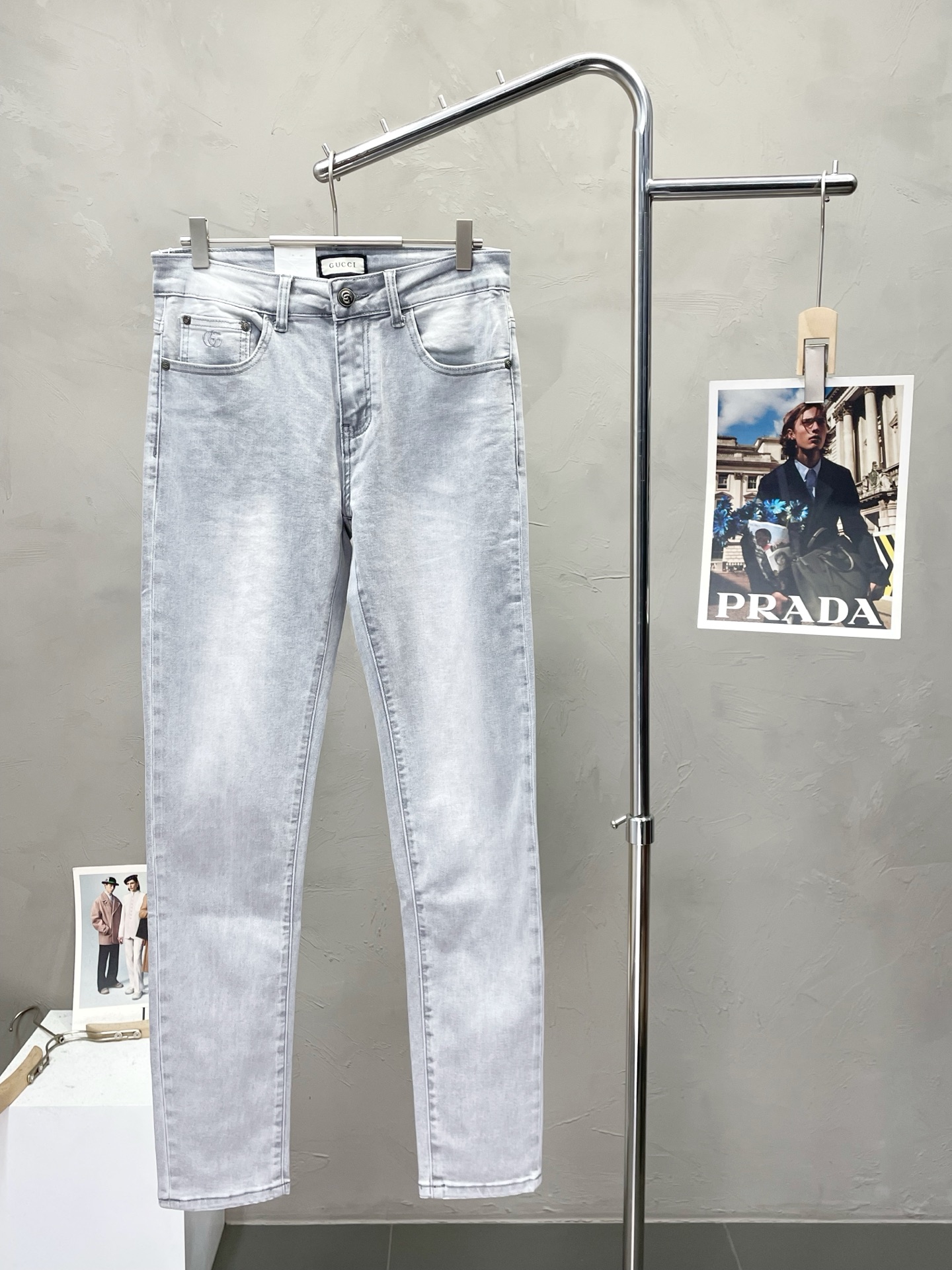 NO:538837,.Gucci exclusively offers the new high-end version of casual jeans. Customized fabrics for counters are breathable and comfortable, with impeccable details, and the brand element design concept reflects high quality. The feel is delicate and soft!  It is casually cut, with a great upper body style!  Number of codes 29-40, Gucci, Gucci, Jeans, Alexander wang19860909.Gucci古驰独家专供新款休闲牛仔裤高端版本 专柜定制面料 透气舒适度高,细节无可挑剔,品牌元素设计理念,体现高品质.手感细腻柔软！呈现休闲裁剪,上身版型超赞！码数29-40,,gucci,gucci,jeans,alexander wang,Men's clothing