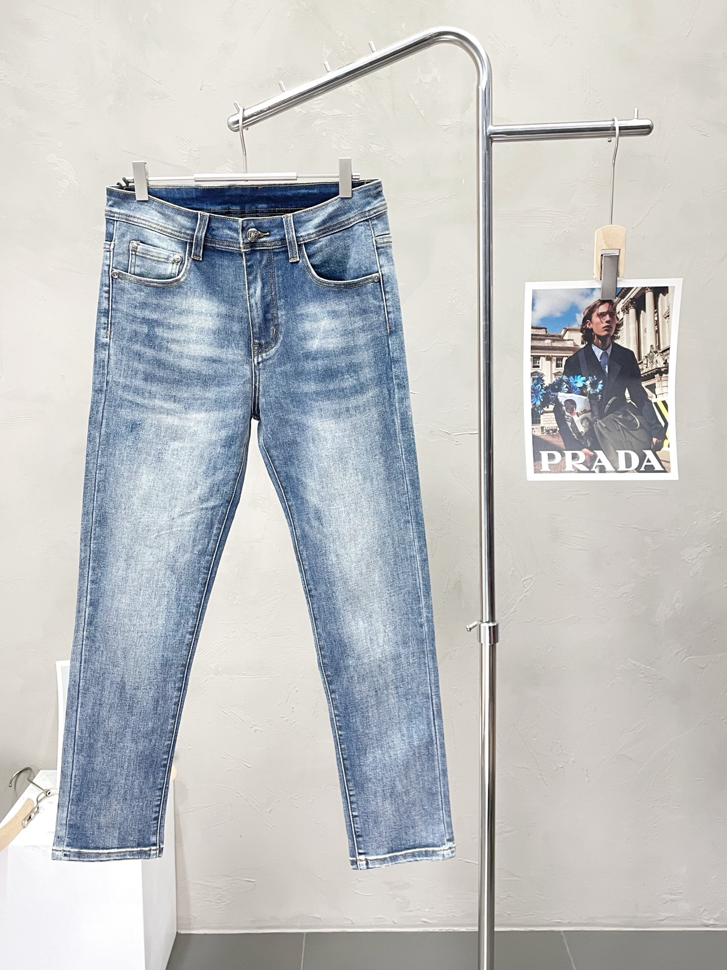 NO:540788,.chrome hearts exclusively offers the new high-end version of casual jeans. Customized fabrics for counters are breathable and comfortable, impeccable details, and the brand element design concept reflects high quality. The feel is delicate and soft!  It is casually cut, with a great upper body style!  Number of codes 28-38, Chrome hearts, Chrome hearts, jeans, alexander wang19860909.chrome hearts克罗心独家专供新款休闲牛仔裤高端版本 专柜定制面料 透气舒适度高,细节无可挑剔,品牌元素设计理念,体现高品质.手感细腻柔软！呈现休闲裁剪,上身版型超赞！码数28-38,,chrome hearts,chrome hearts,jeans,alexander wang,Men's clothing