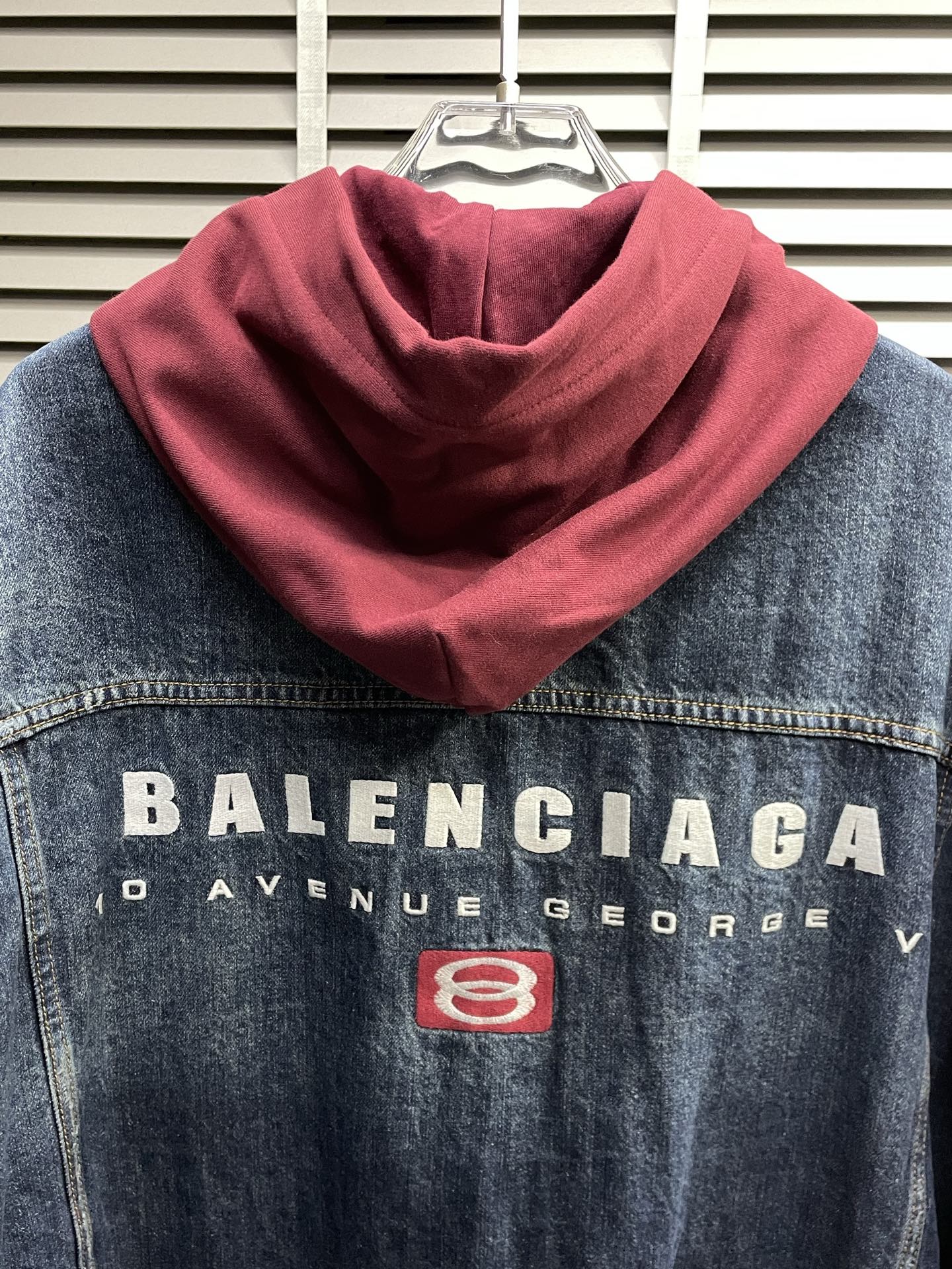 。Balenciaga巴黎世家💥独家专供最新牛仔外套 假两件连帽牛仔外套 经典设计与颜值爆棚的设计 品质