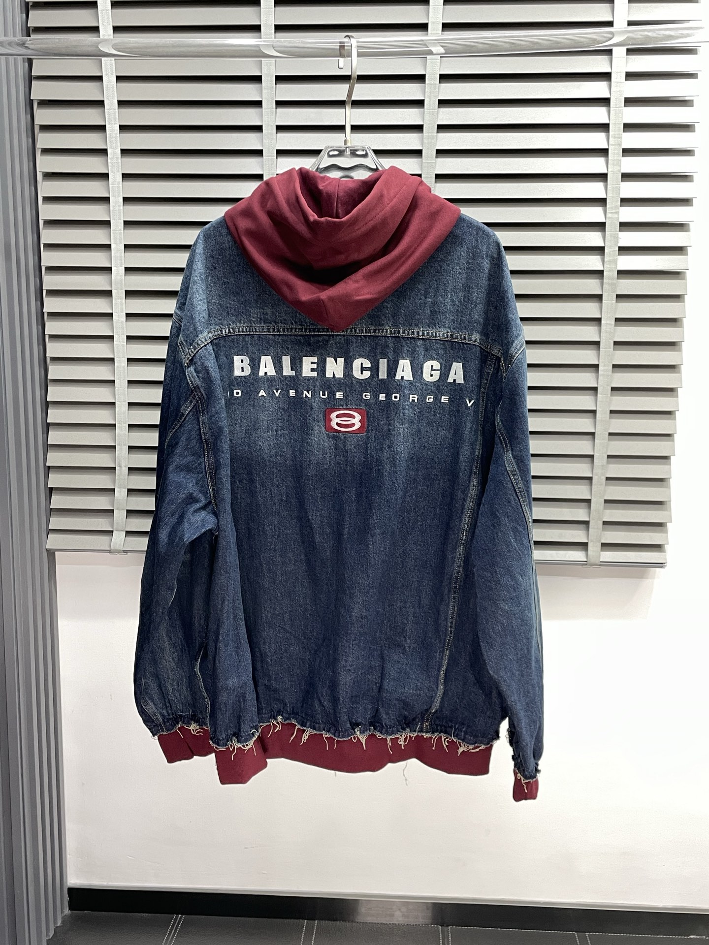 。Balenciaga巴黎世家💥独家专供最新牛仔外套 假两件连帽牛仔外套 经典设计与颜值爆棚的设计 品质