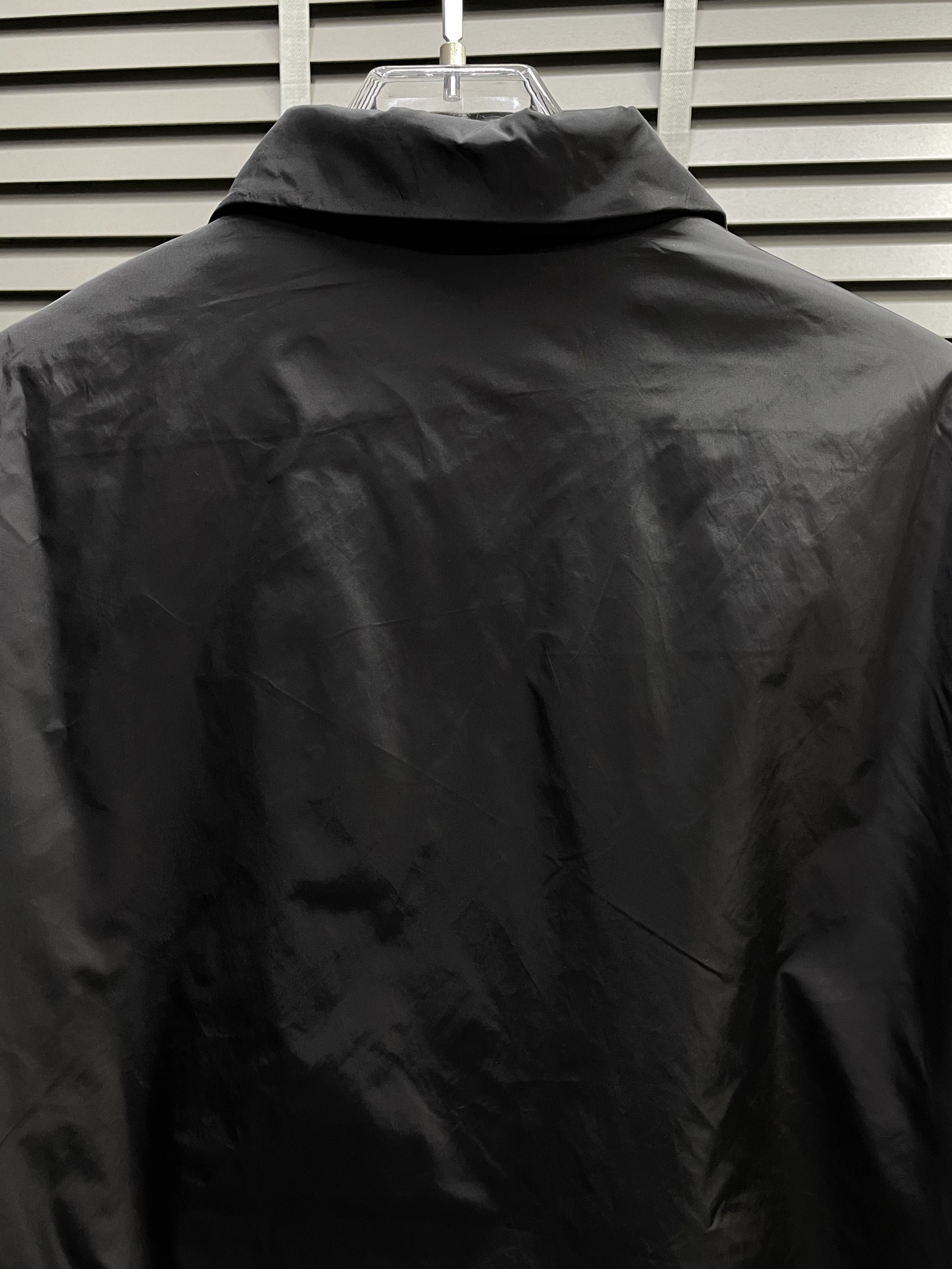 。Prada普拉达💥独家专供最新时尚秋冬棉服夹克 薄棉衬衫式外套 经典设计感与颜值爆棚的外套，品质更是无