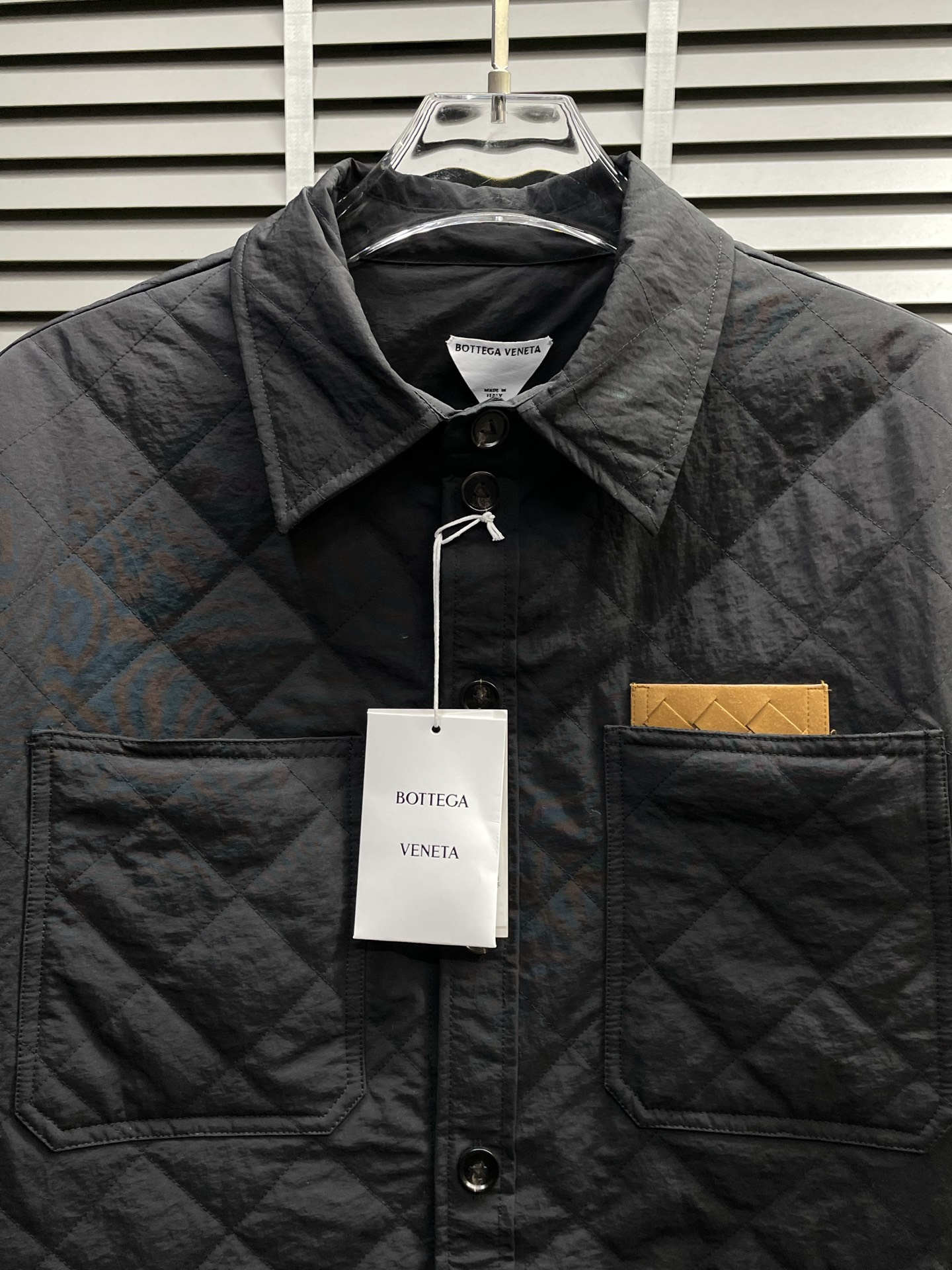 。Bottega Veneta葆蝶家BV💥独家专供最新时尚秋冬棉服夹克 口袋标识棉服 经典设计感与颜值爆