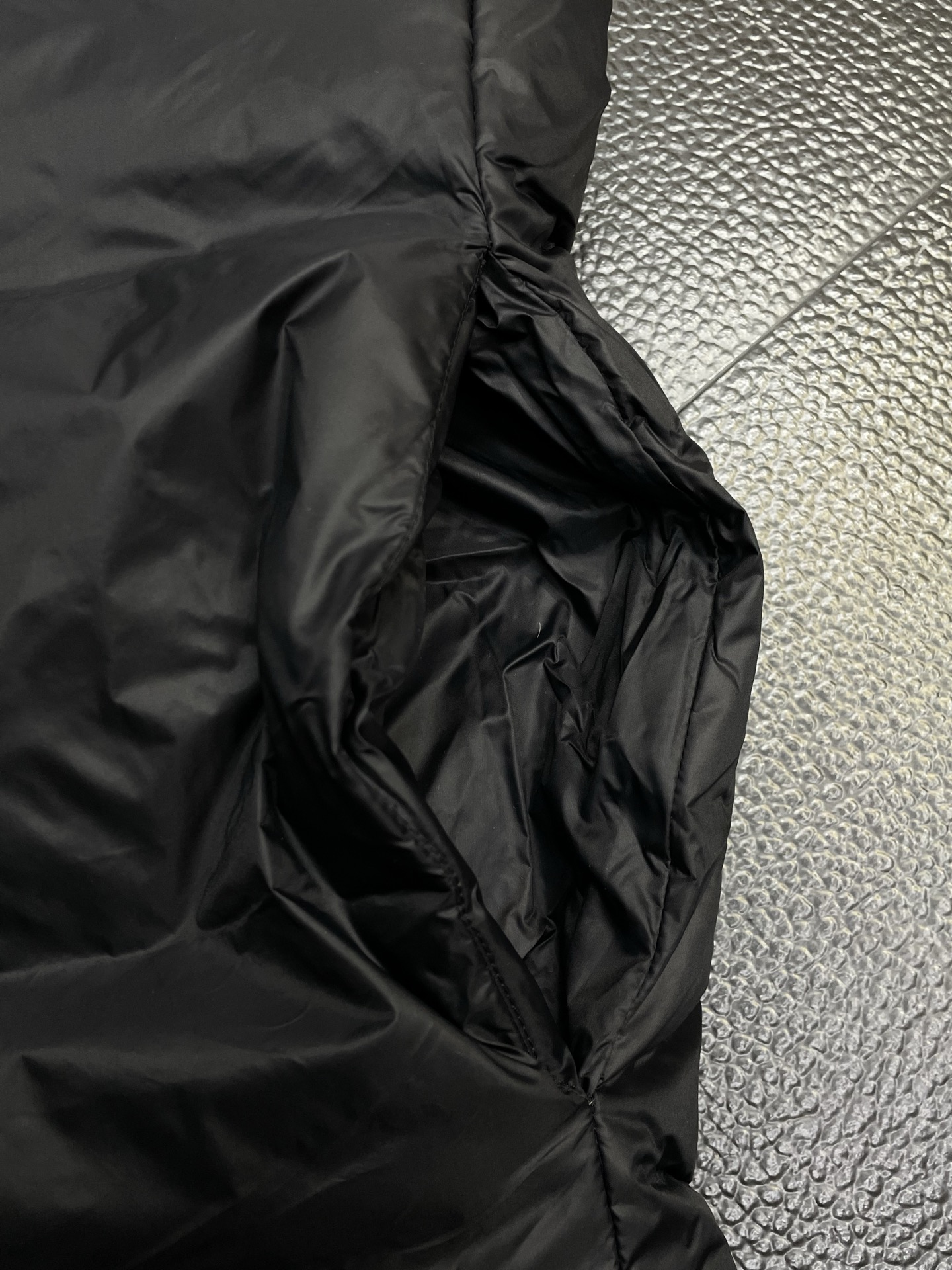 。羽绒服-FENDI芬迪💥独家专供秋冬新款高领羽绒马甲，印花双面穿羽绒马甲 贸易公司渠道稀出，降温天气必